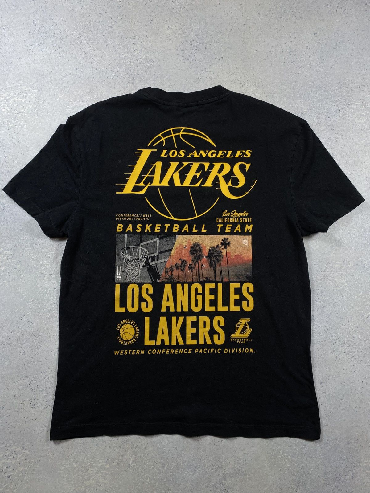 NBA Mens Black Los Angeles Lakers T-Shirt With Big Centre Logo Size US L / EU 52-54 / 3 - 1 Thumbnail