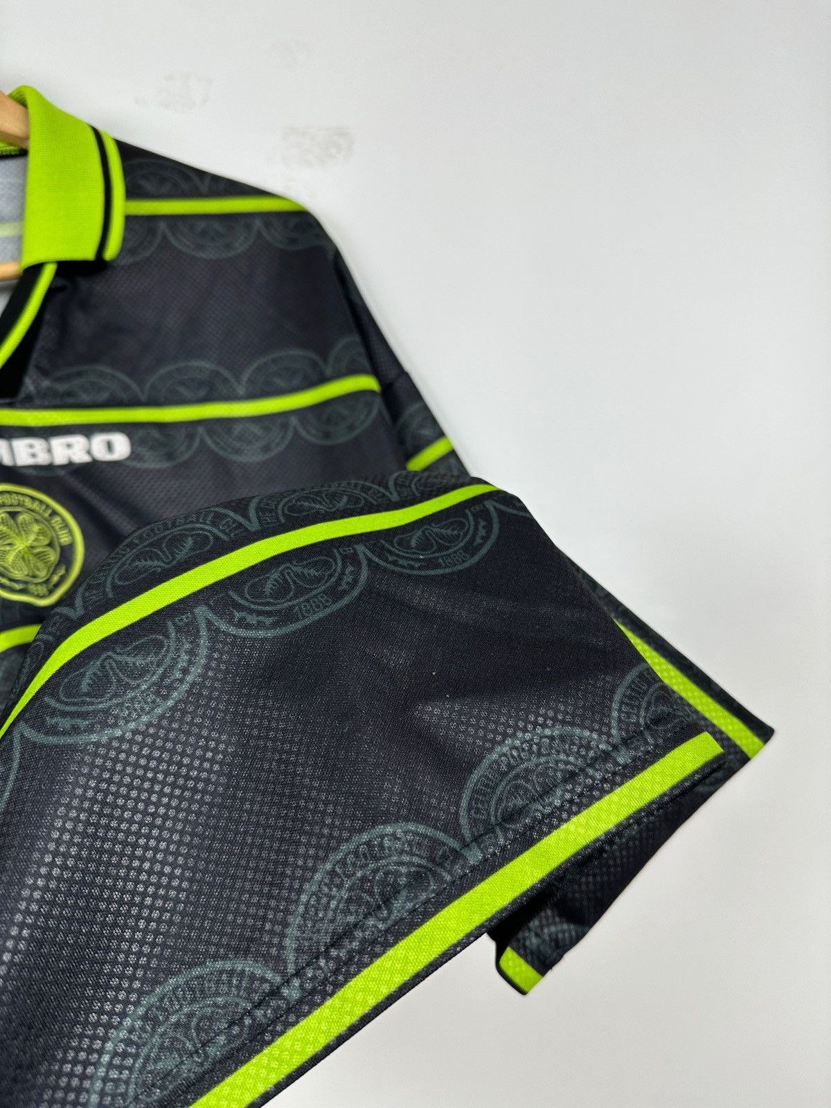 Umbro 1998/99 Umbro Celtic Vintage Soccer Jersey Size US XL / EU 56 / 4 - 15 Thumbnail