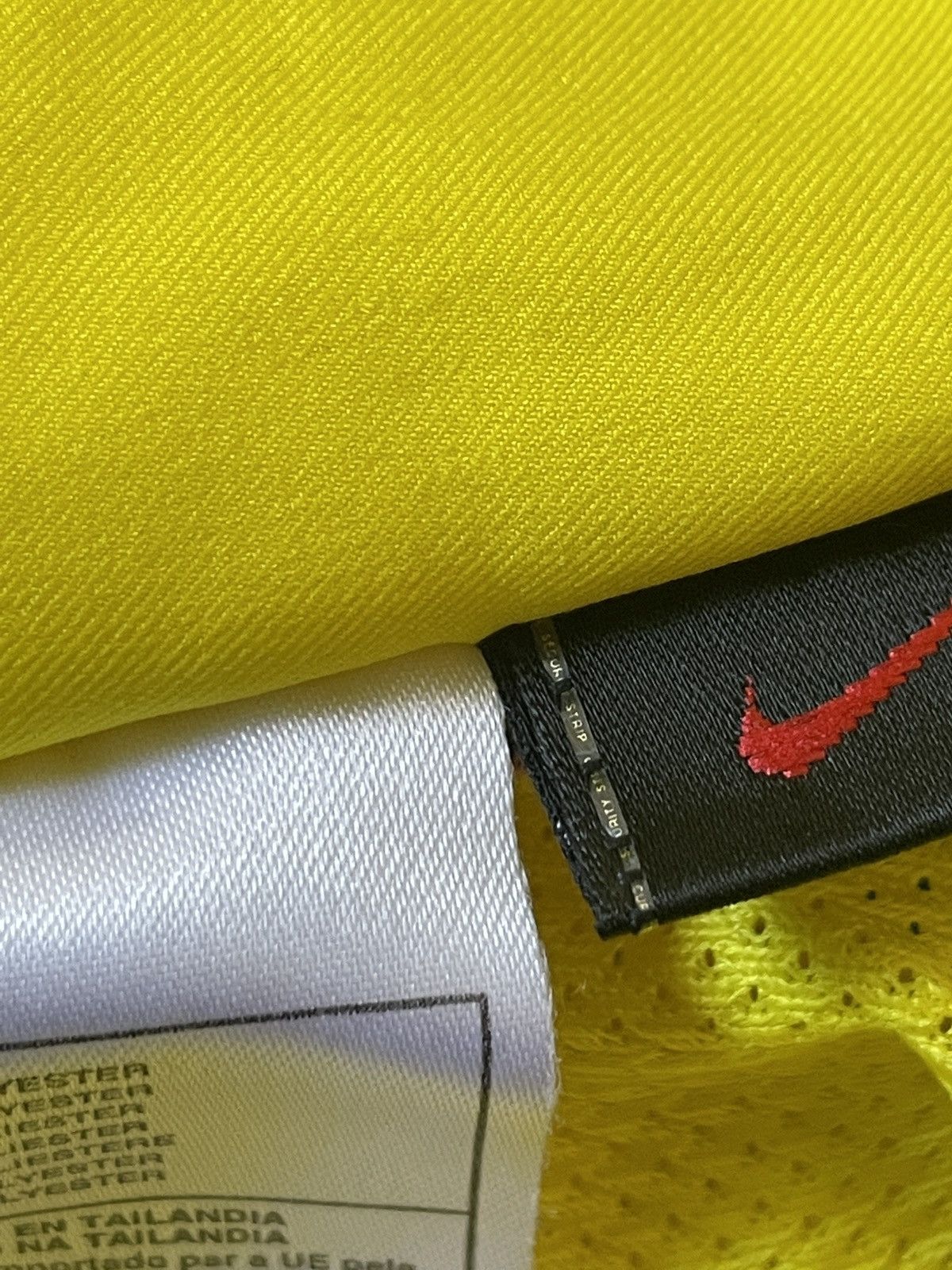 Nike PHENOMENO Brazil 2002 Home Jersey #9 R9 Size US M / EU 48-50 / 2 - 5 Thumbnail