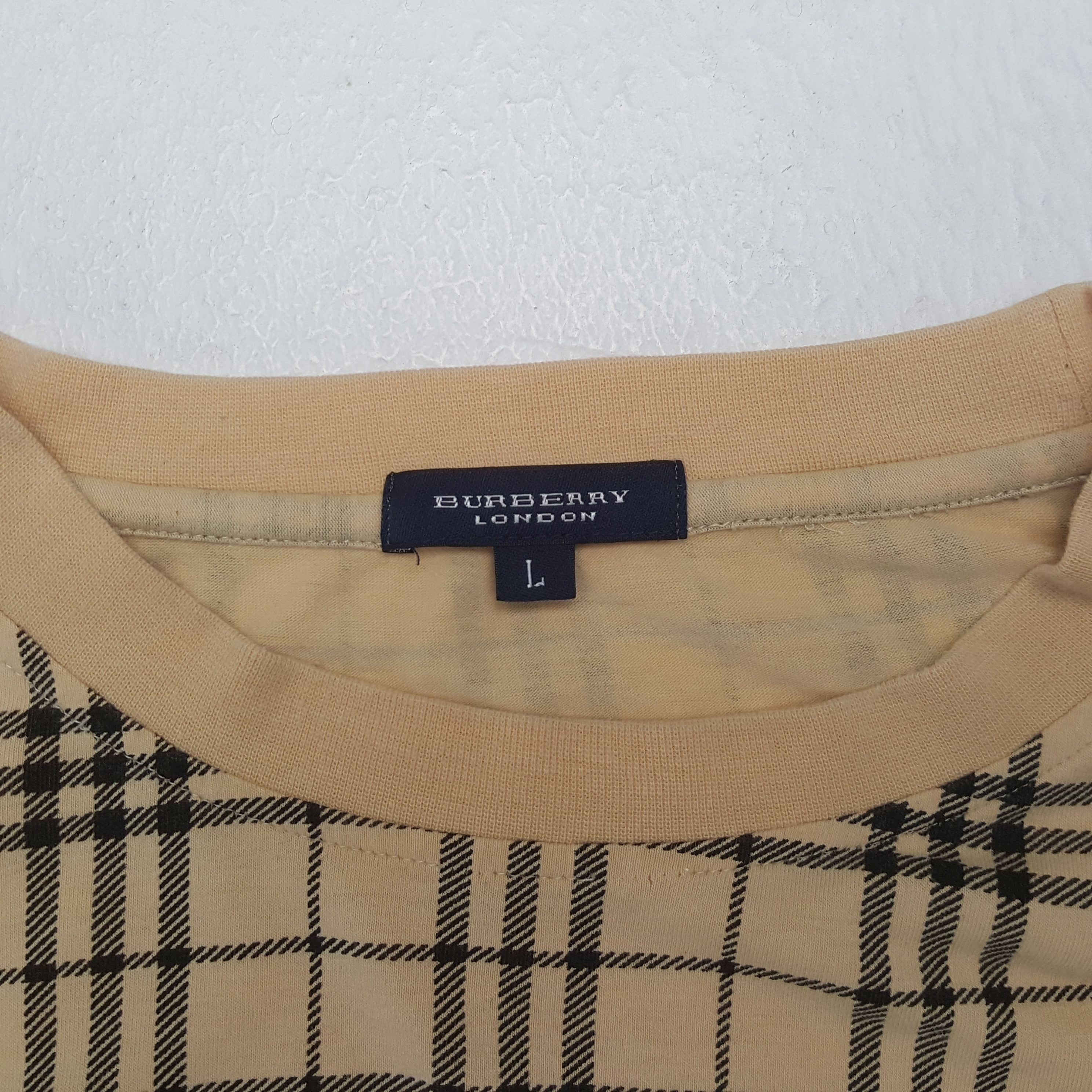 Burberry Burberry London Fashion Brand Custom Art Tshirt C299N55 Size US XL / EU 56 / 4 - 5 Thumbnail