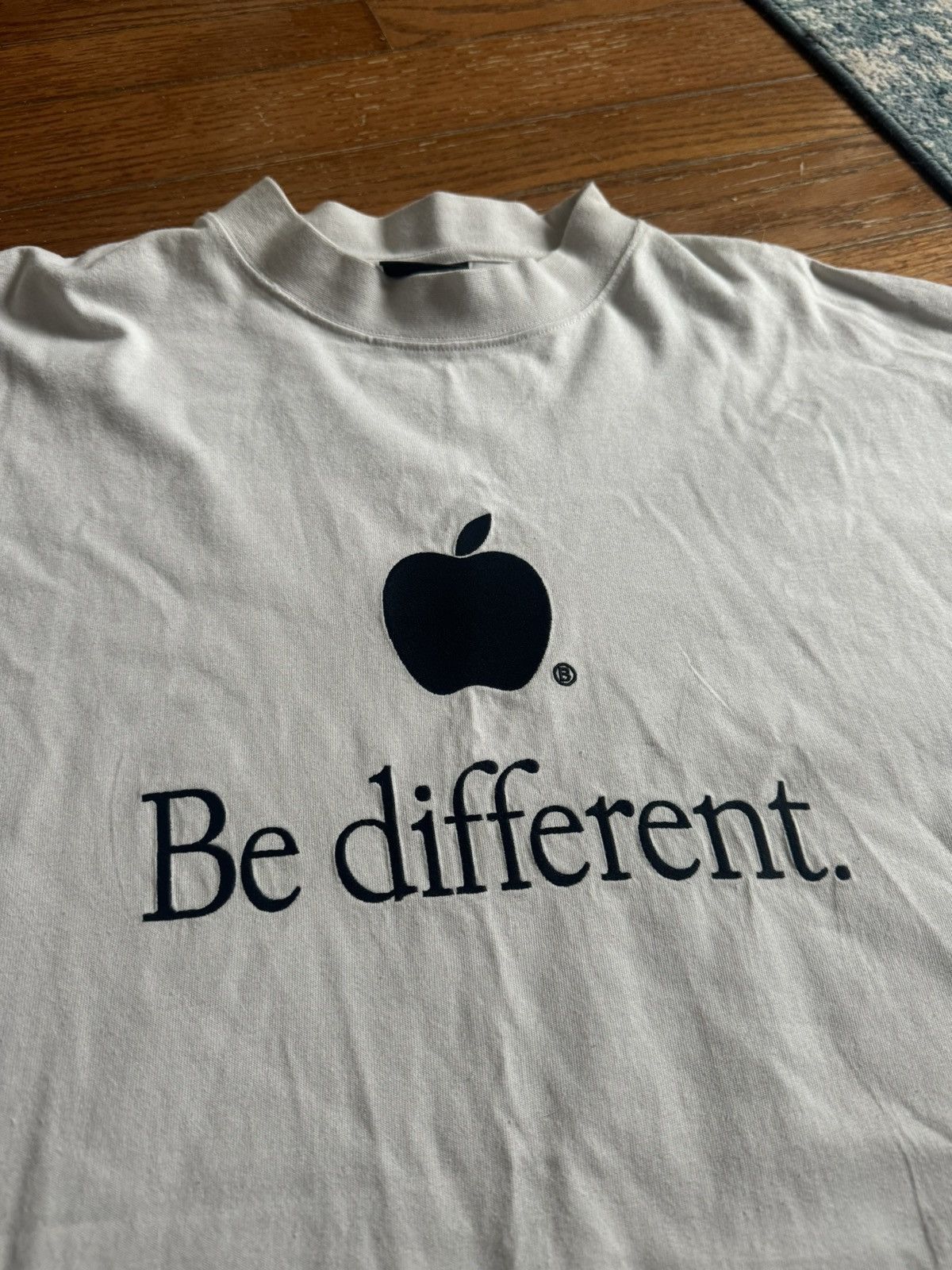 Balenciaga BALENCIAGA 22AW Be different embroidery T-shirt Size US L / EU 52-54 / 3 - 5 Thumbnail