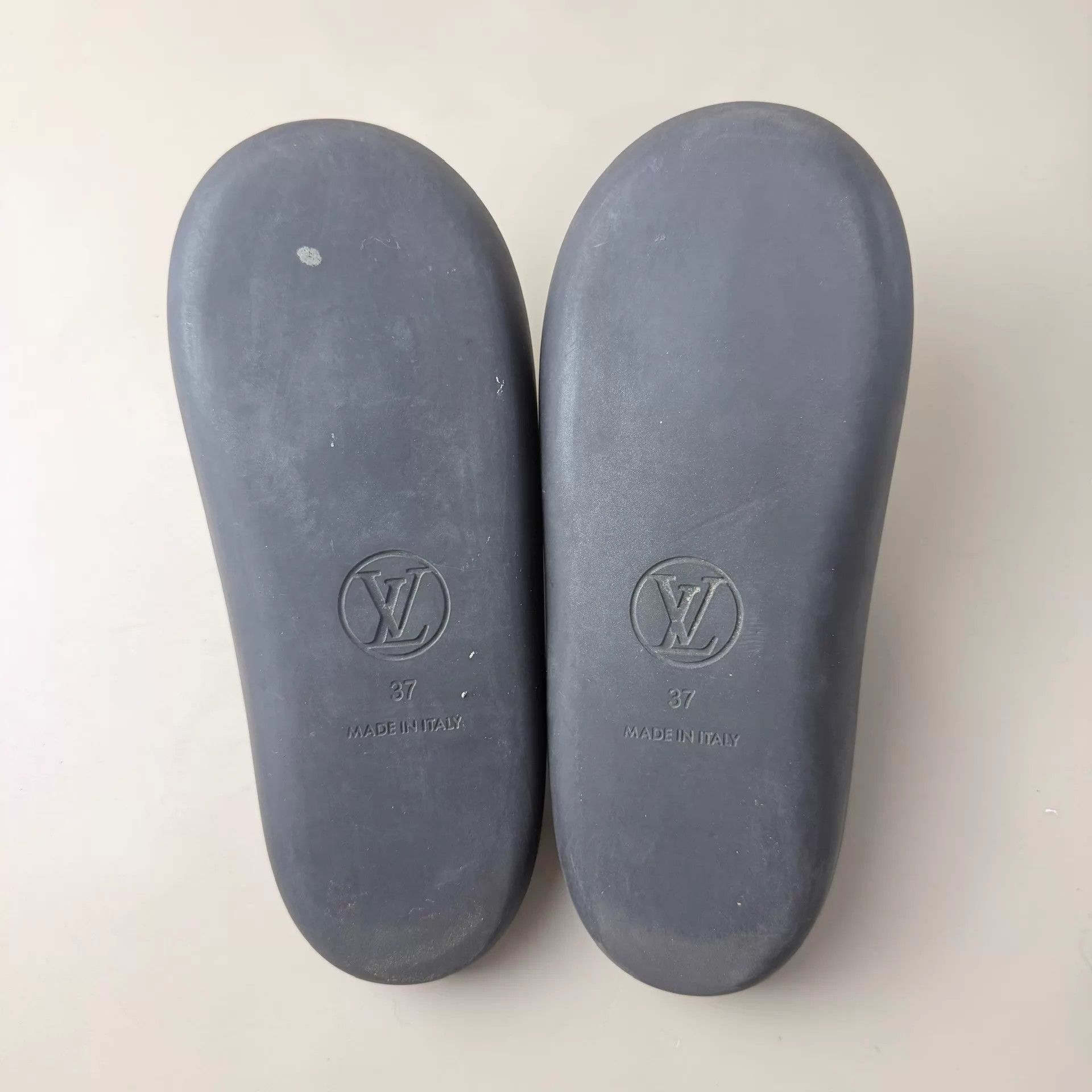 Louis Vuitton Louis Vuitton brown gold monogram slippers size 37 Size US 6.5 / IT 36.5 - 6 Thumbnail