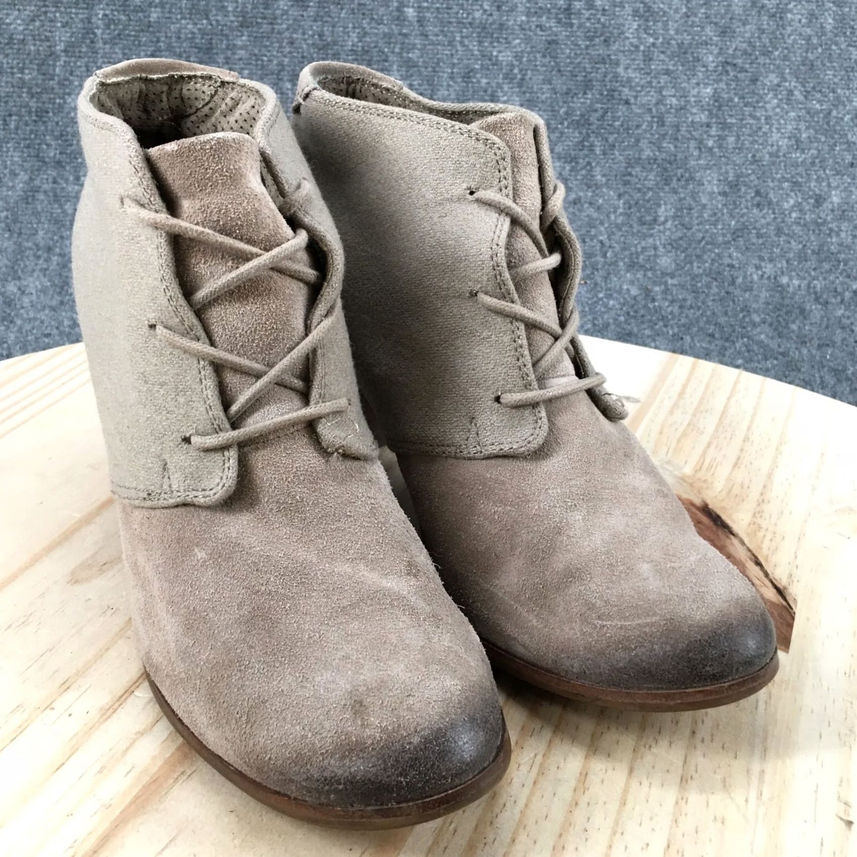 Toms TOMS Luneta Beigae Suede Block Heel Ankle Booties Lace Up Women’s 9.5 Boots Casual Mid-Width Leather/Beige Size US 10 / IT 40 - 3 Thumbnail
