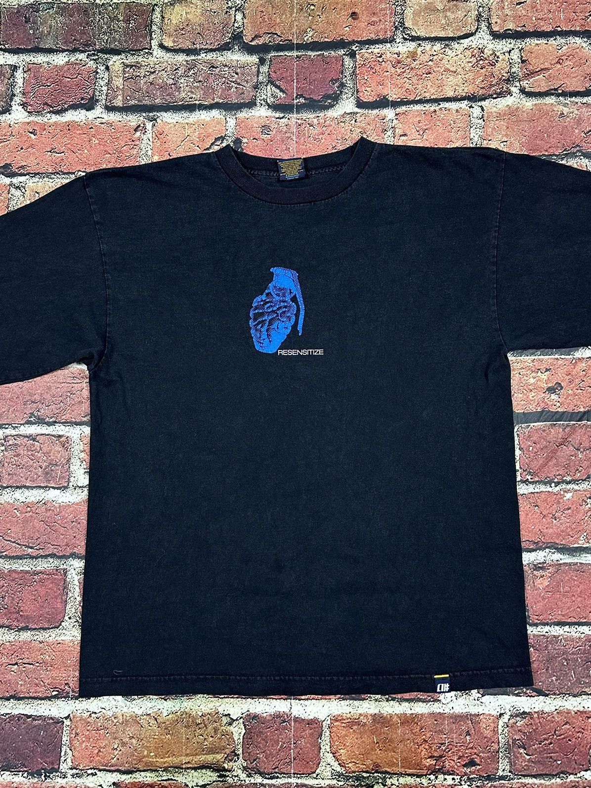 Alphanumeric Vintage Alphanumeric Desensitize Heart Grenade Skate T Shirt Size US L / EU 52-54 / 3 - 3 Thumbnail