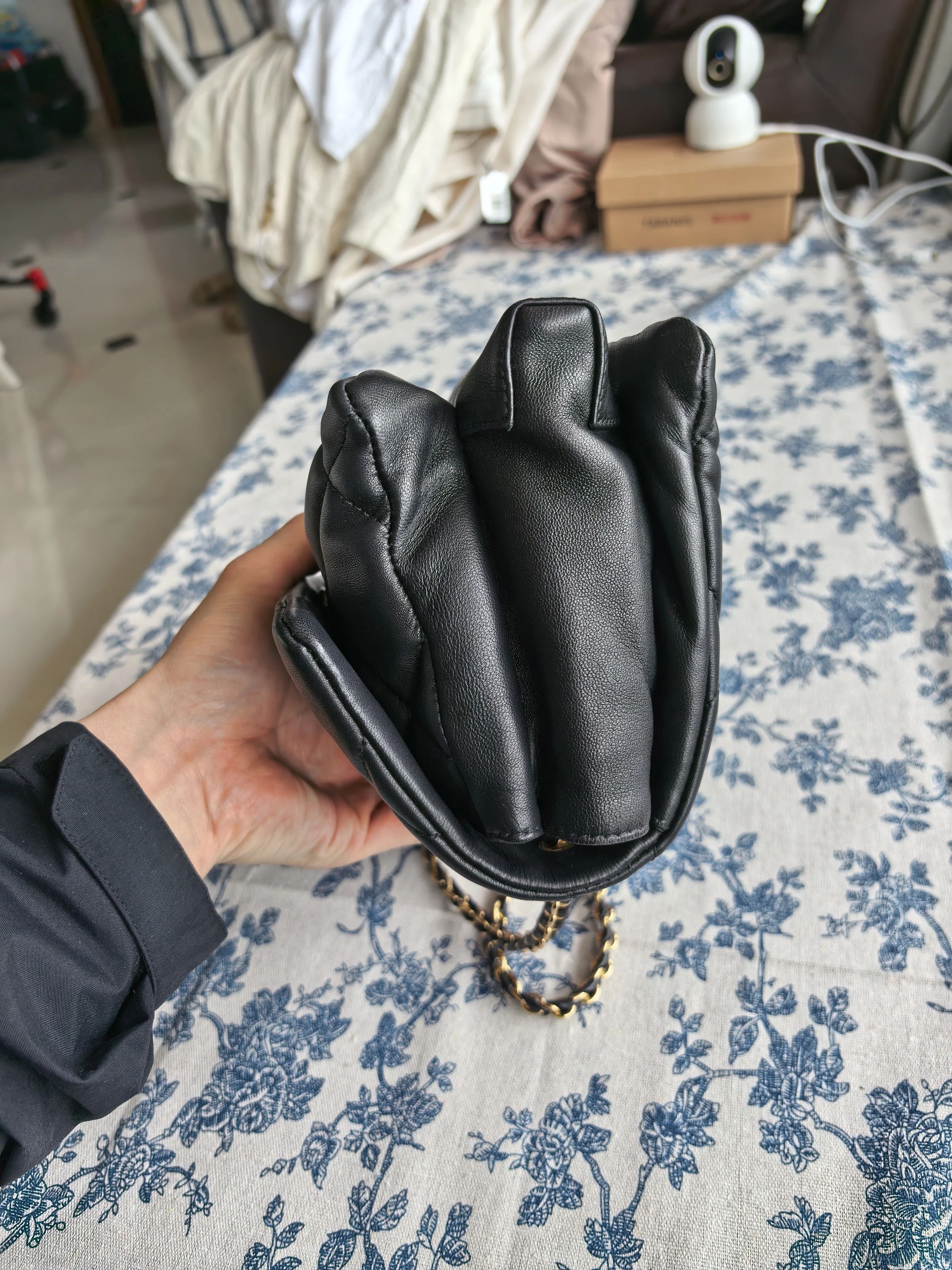Salvatore Ferragamo Ferragamo Black Lambskin Bow Chain Crossbody/Shoulder Bag Size ONE SIZE - 6 Thumbnail