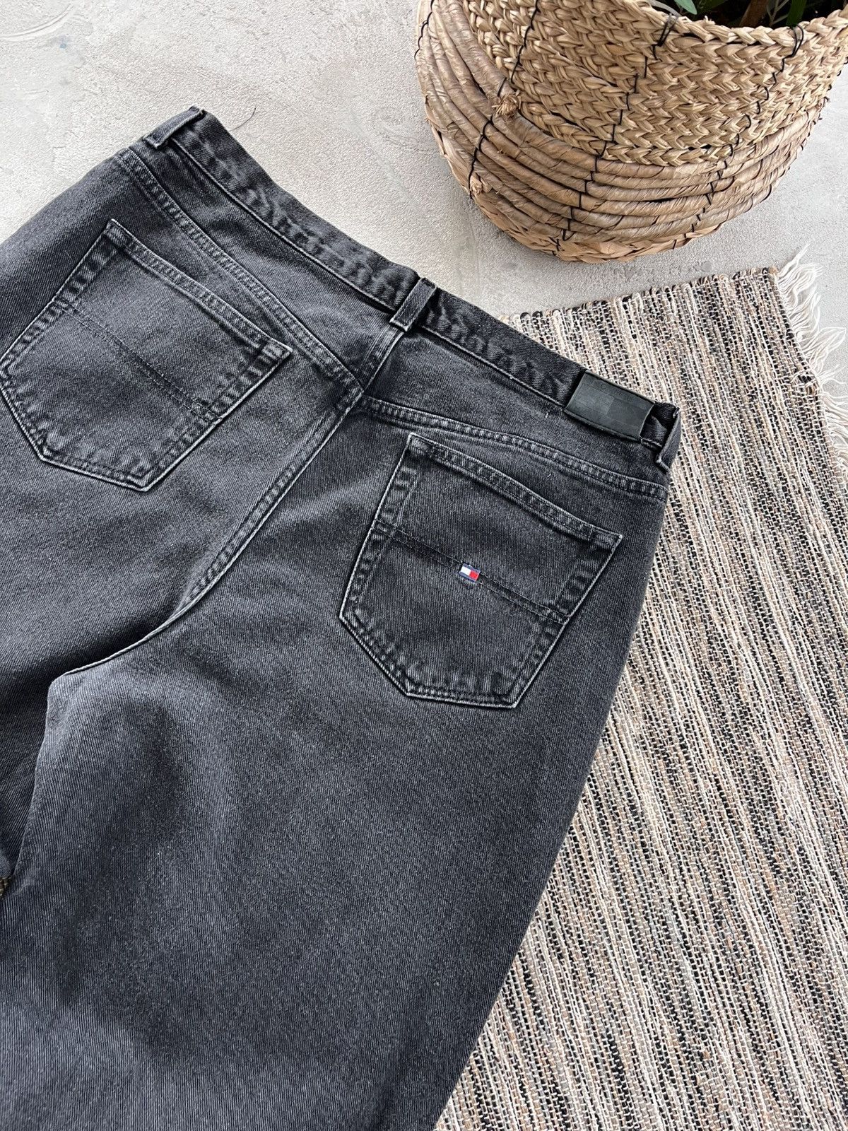 Tommy Hilfiger Vintage Tommy Hilfiger Black Grey Straight Denim Jeans Y2K Size US 34 / EU 50 - 14 Thumbnail
