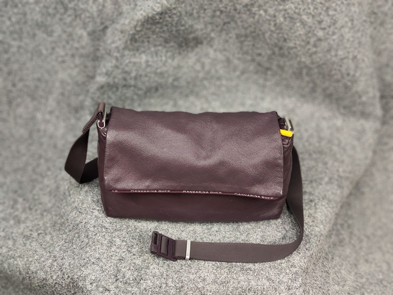 Mandarina Duck Mandarin Duck Design Dark purple leather Crossbody Bag Size ONE SIZE - 2 Thumbnail