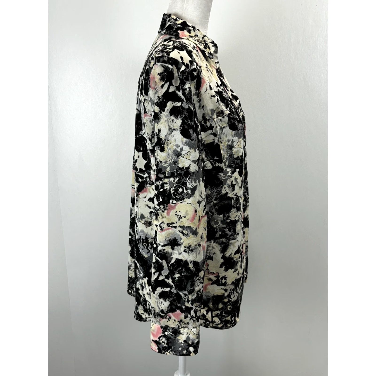 Talbots Talbots Floral Button Up Blouse Shirt 10 VGUC Women’s Multicolor Polyester Long Sleeve Collared Regular Button-Up Size L / US 10 / IT 46 - 4 Thumbnail
