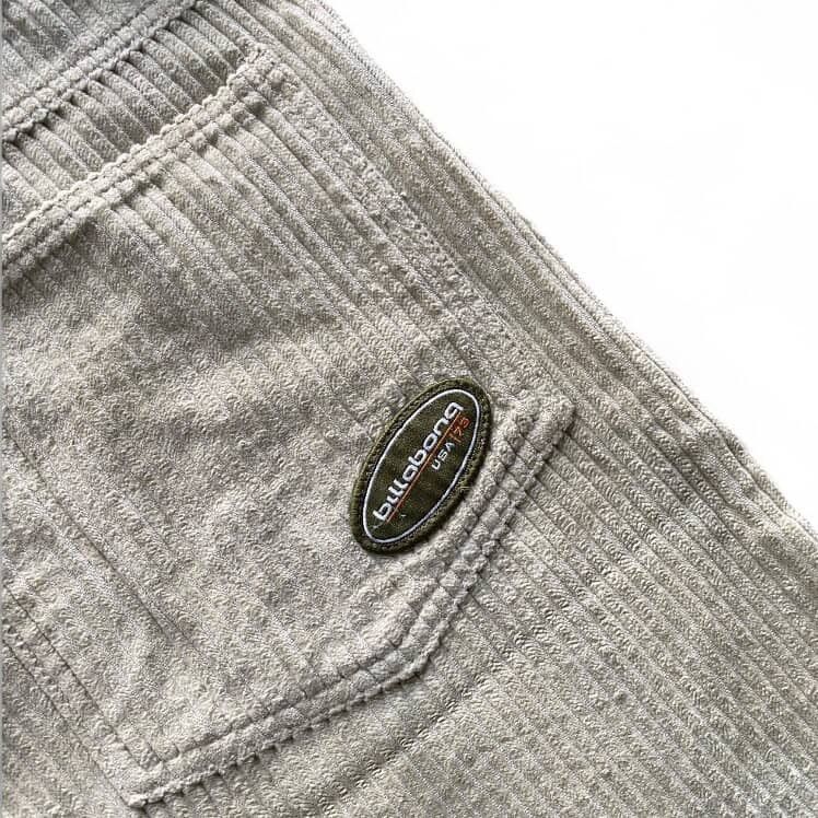 Billabong Vintage Billabong Wide Wale Corduroy Logo Patch Baggy Shorts Size US 30 / EU 46 - 3 Thumbnail