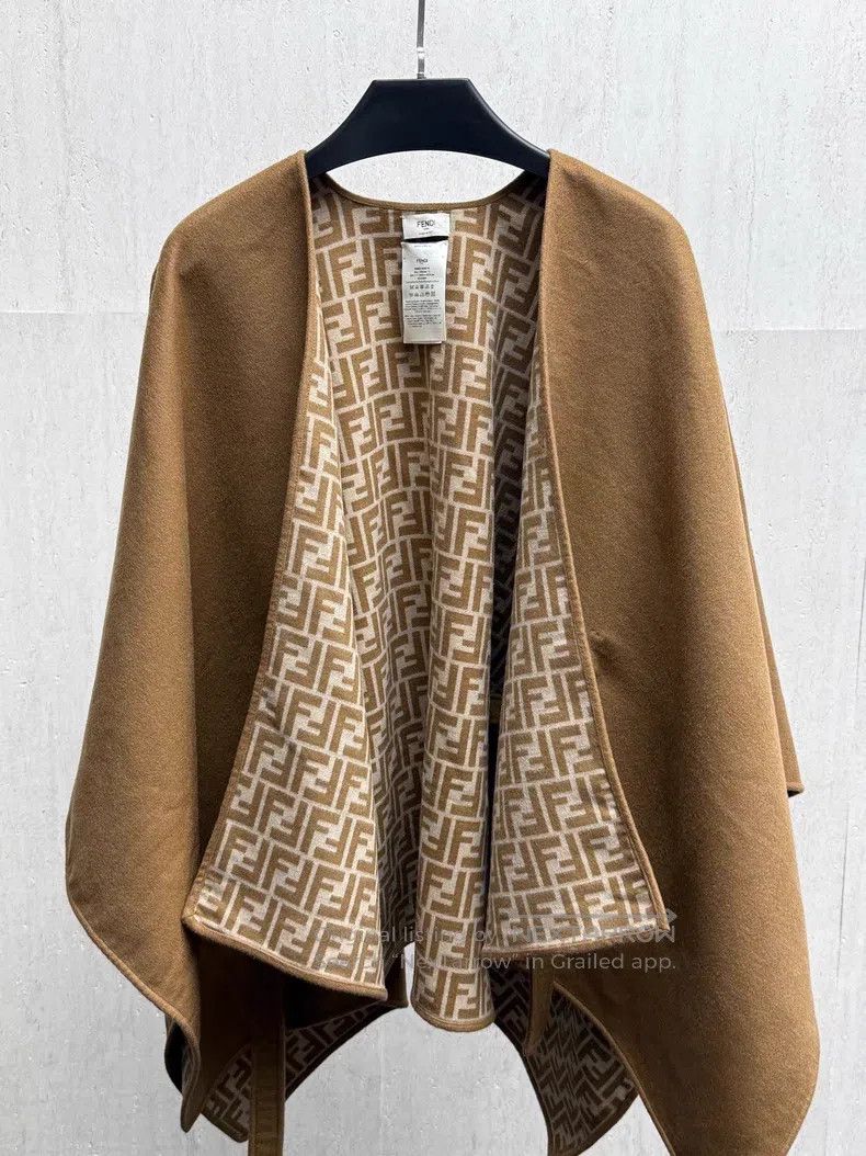 Fendi Fendi Detachable belt poncho shawl Size ONE SIZE - 3 Thumbnail