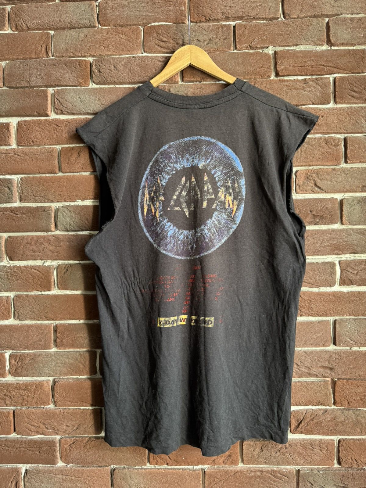Band Tees Vintage Def Leppard 1993 Tour Rock Metal Band Tshirt op: Size US L / EU 52-54 / 3 - 2 Thumbnail
