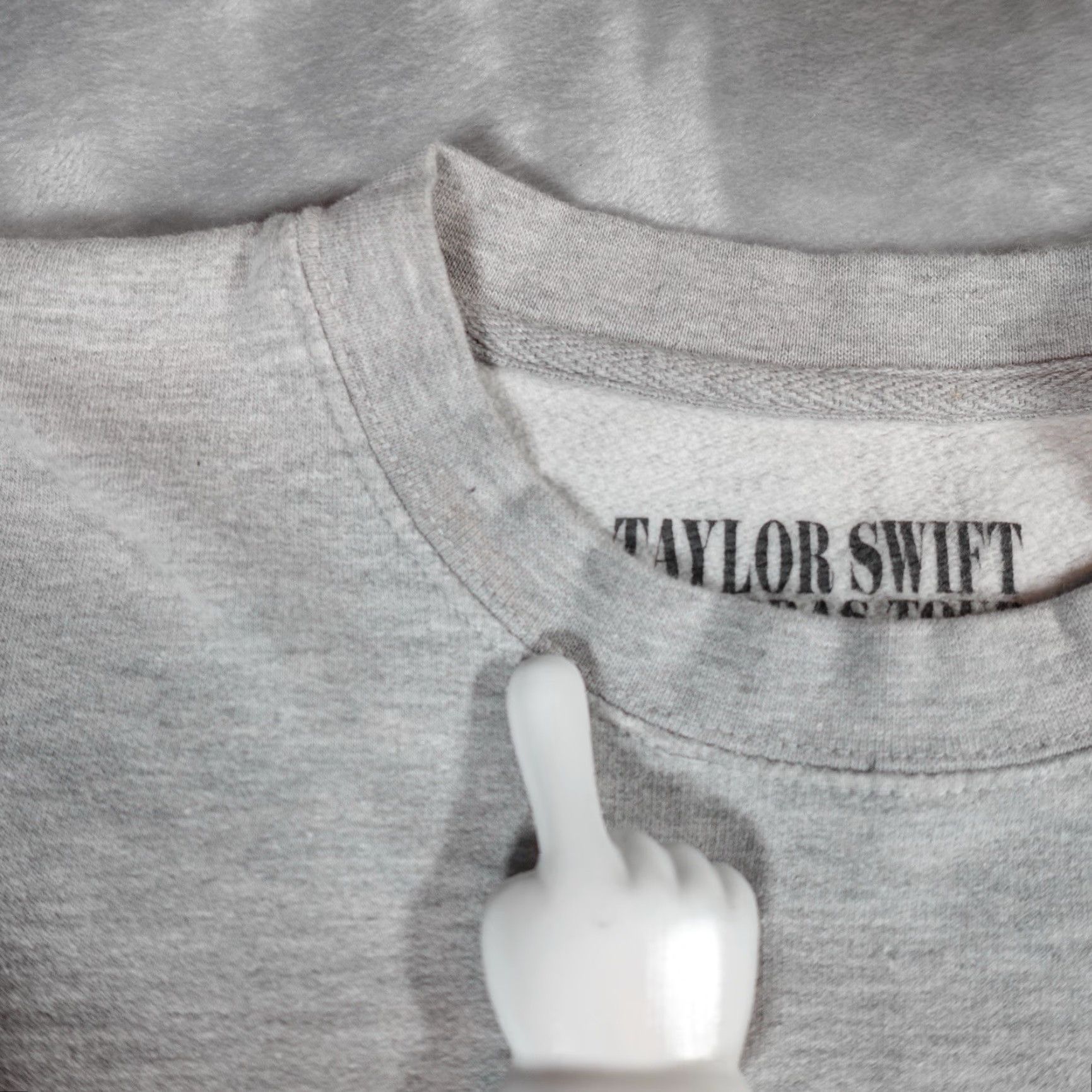 Vintage Taylor Swift The Eras Tour Crewneck Sweatshirt Mens XL Slim Fit Gray Size US XL / EU 56 / 4 - 3 Thumbnail