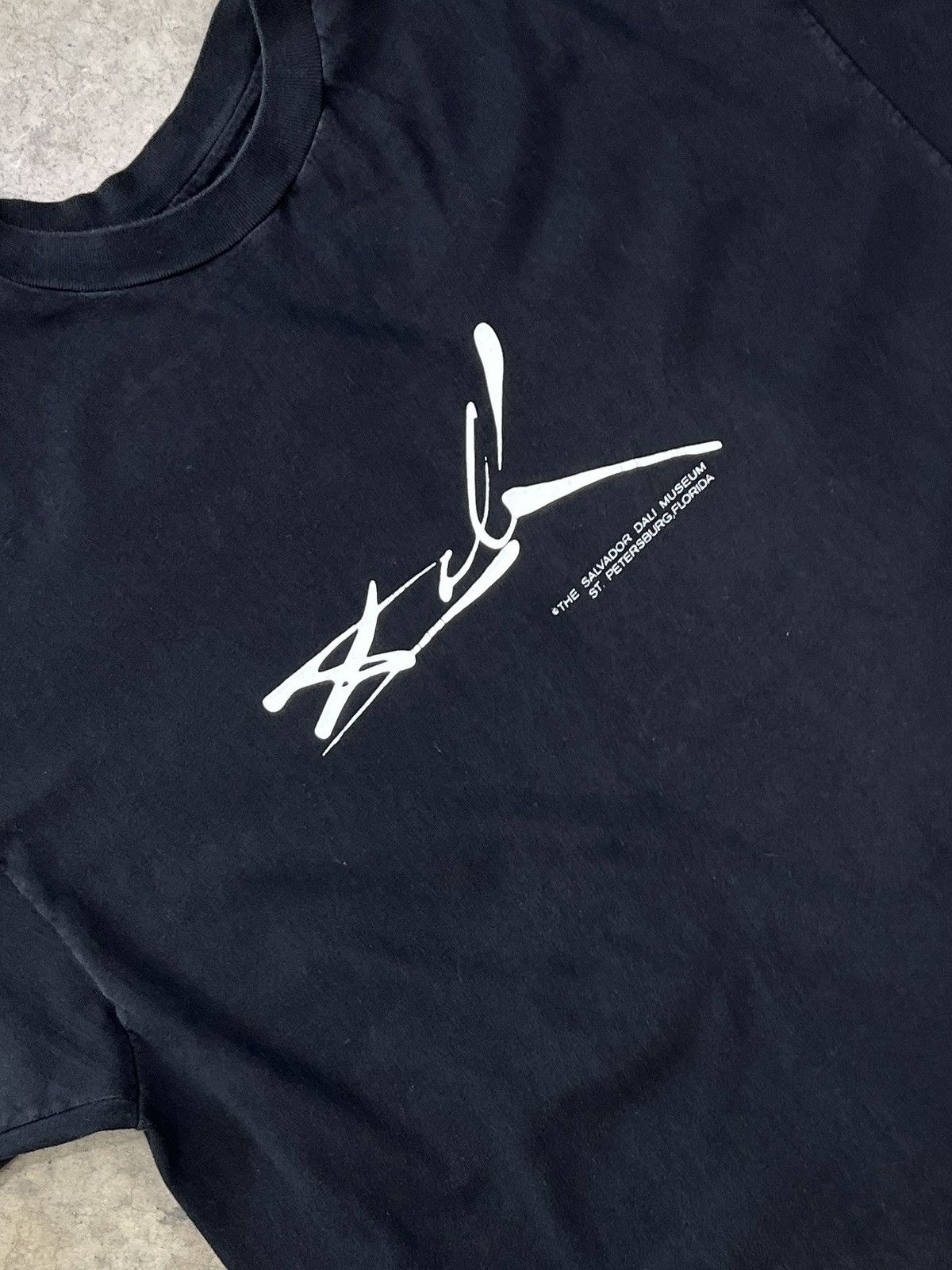 Vintage Vintage 90s Salvador Dali Museum Signature Art Tee XXL Size US XXL / EU 58 / 5 - 1 Thumbnail
