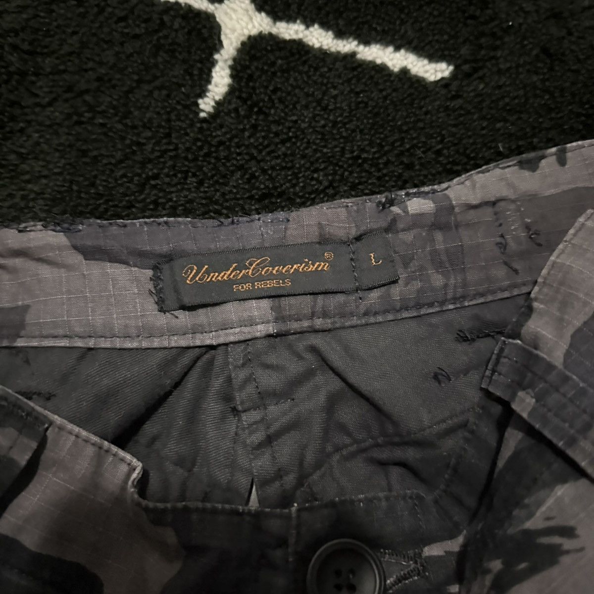 Undercover AW03 - "Paperdoll" "Bush / Bin Laden" Camo Cargo Pants Size US 32 / EU 48 - 3 Thumbnail