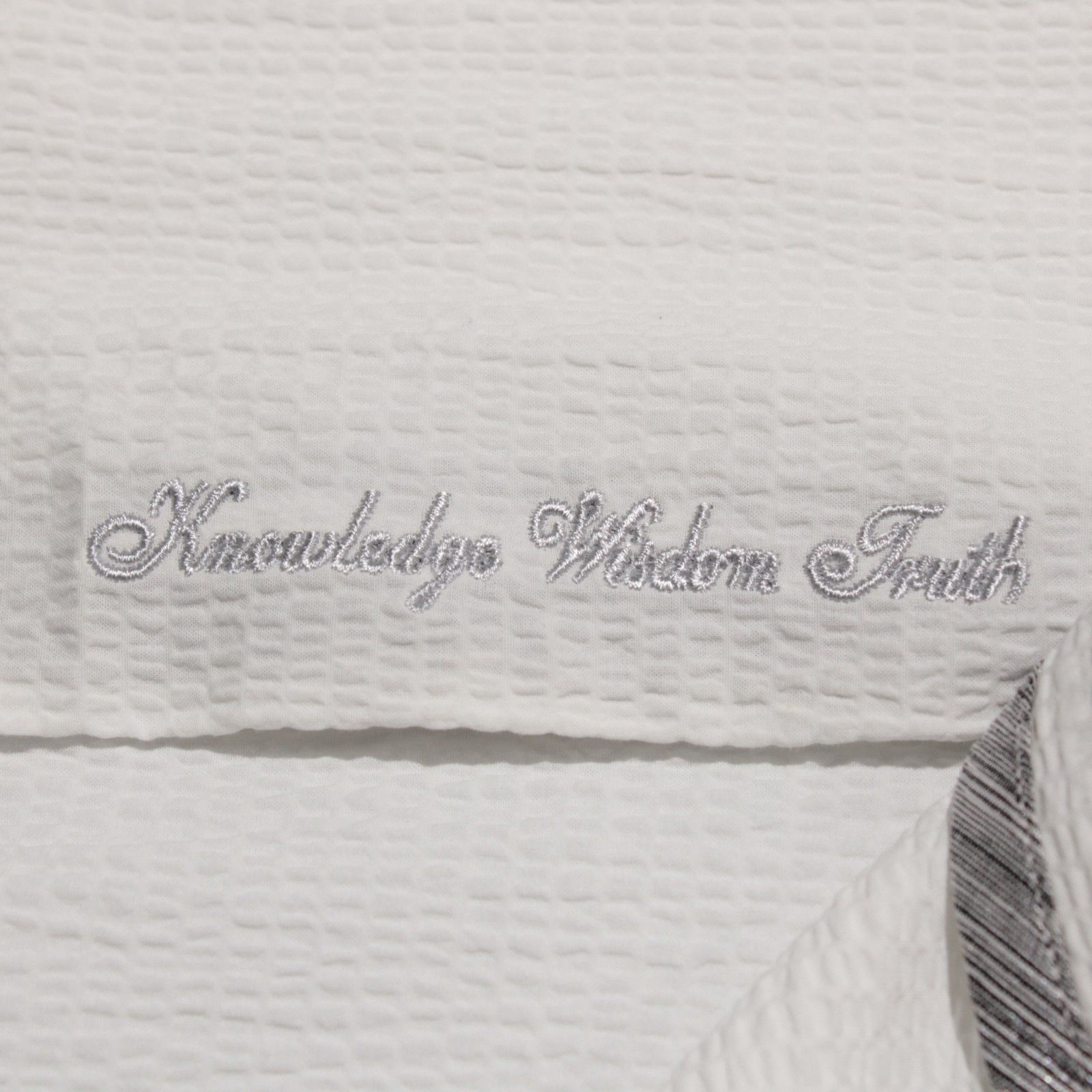 Robert Graham Robert Graham New with tags Shirt Size M US In White Size US M / EU 48-50 / 2 - 5 Thumbnail