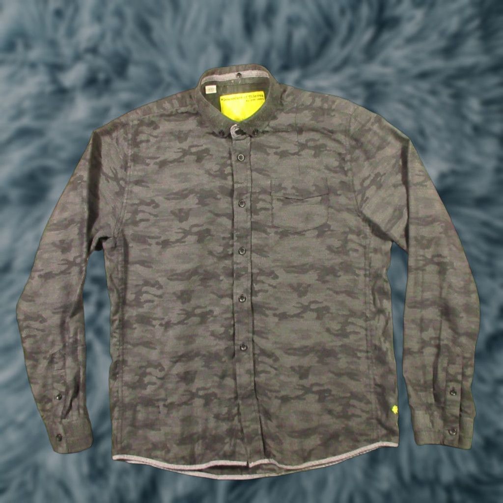 Vintage VINTAGE DESCENDANT OF THIEVES Button Shirt Mens L Camouflage Limited Edition Reversable Collar Size US L / EU 52-54 / 3 - 1 Thumbnail