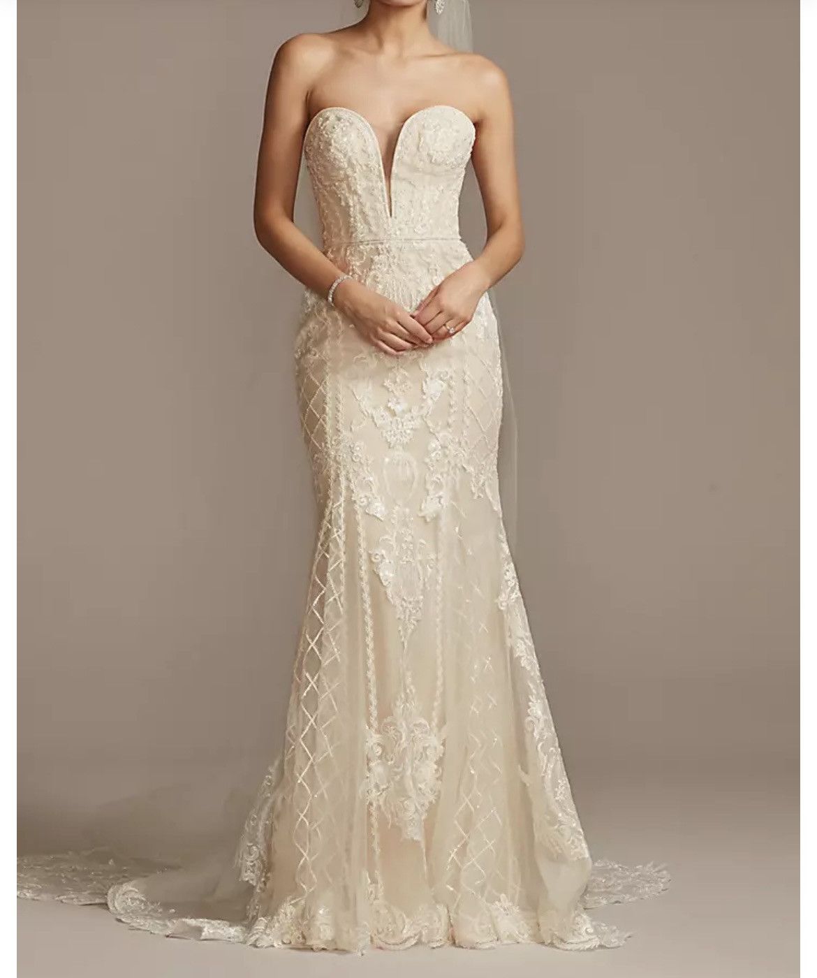 Oleg Cassini Beautiful Mermaid Wedding Dress Size M / US 6-8 / IT 42-44 - 1 Thumbnail