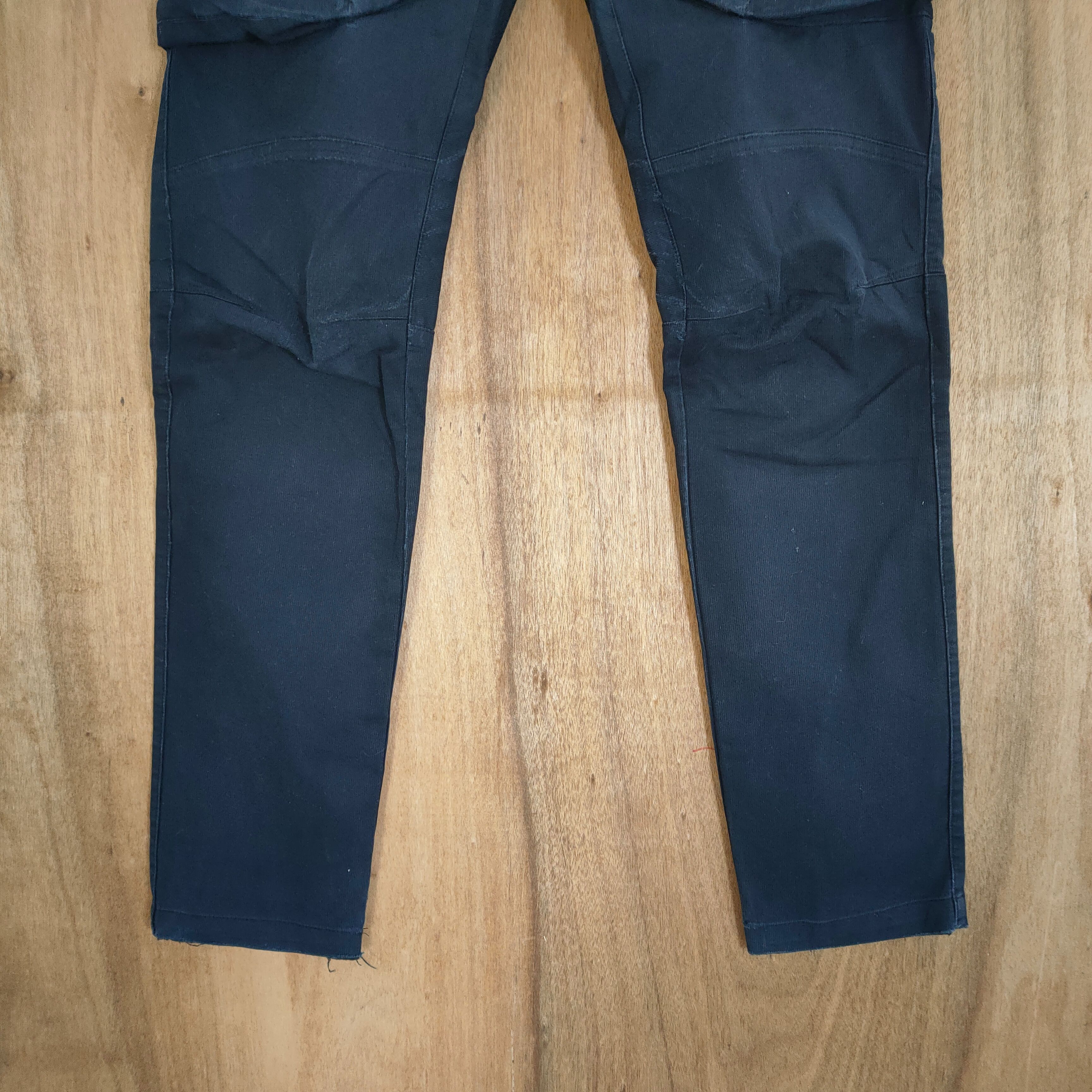 Japanese Brand VINTAGE JAPANESE BRAND BLACK DISTRESSED CARGO PANTS Size US 29 - 3 Thumbnail