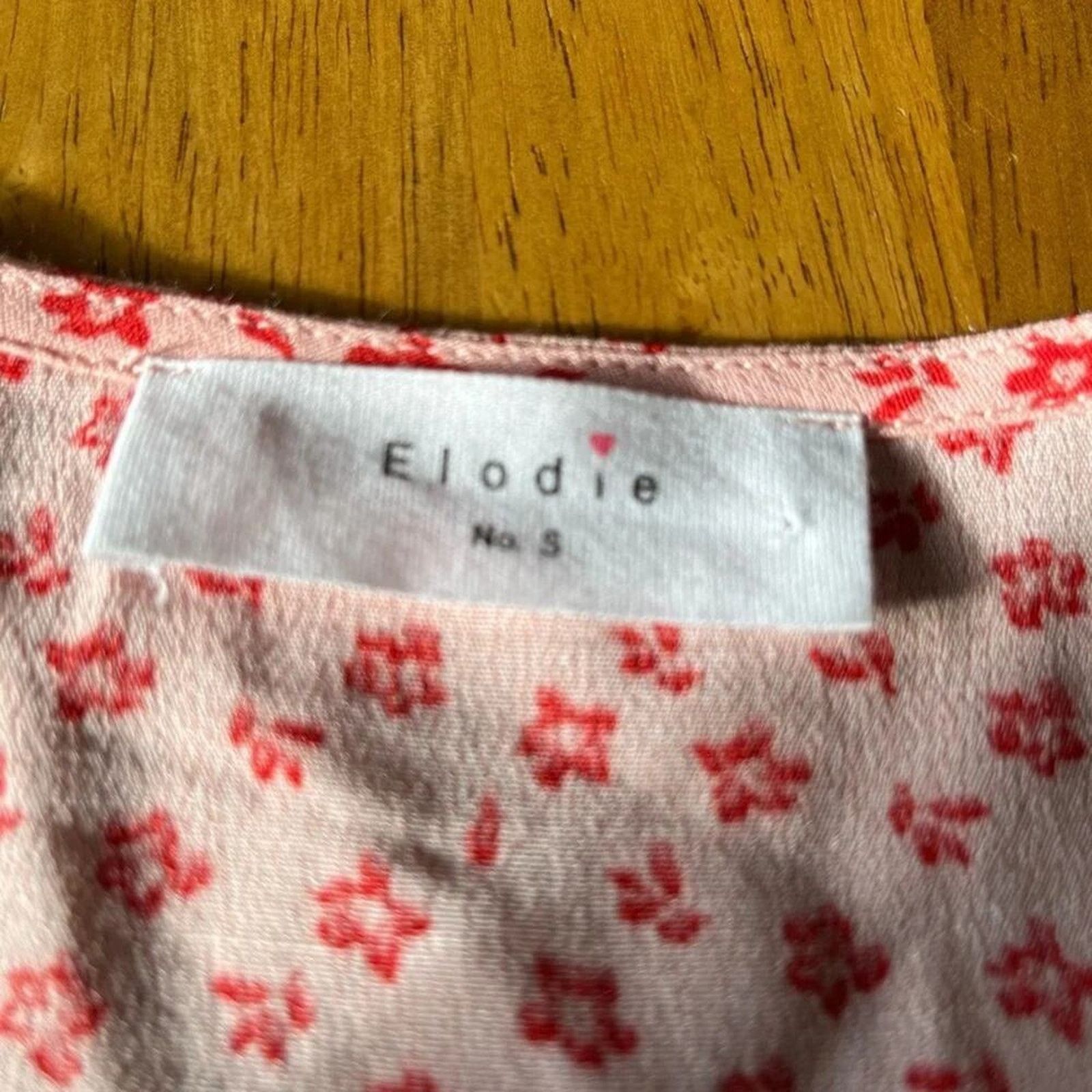 The Unbranded Brand Elodie short sleeved top, size Small, front buttons. Size S / US 4 / IT 40 - 3 Thumbnail