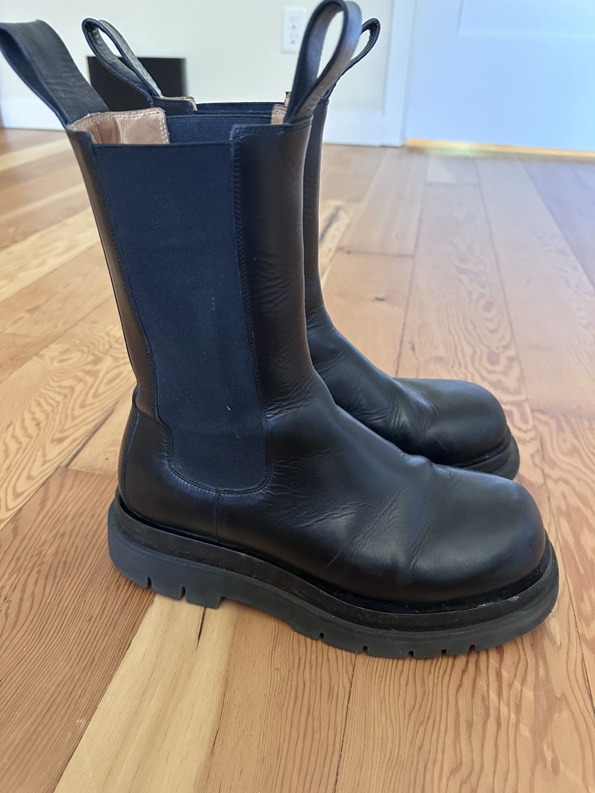 【NIR 】BOTTEGA VENETA ラグブーツ 40 Bottega Veneta Lug Chelsea Boots in Camping | FWRD