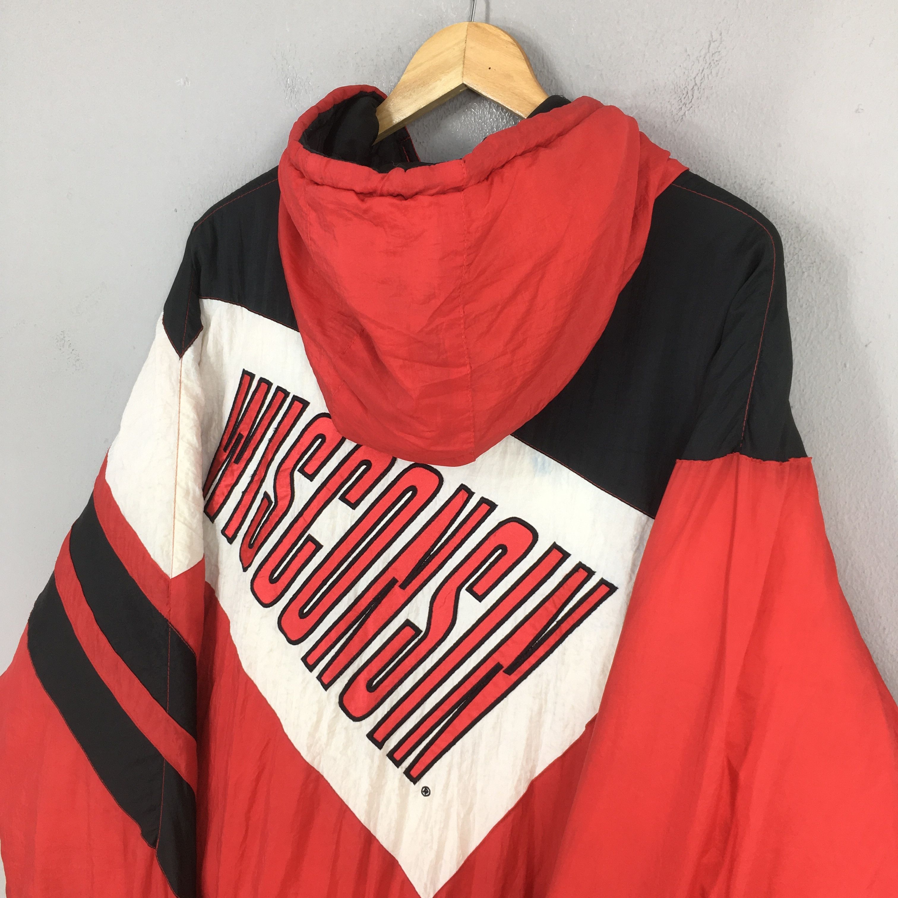 NCAA Vintage Wisconsin Badgers Ncaa Hoodie Jacket XLarge Size US XL / EU 56 / 4 - 10 Thumbnail