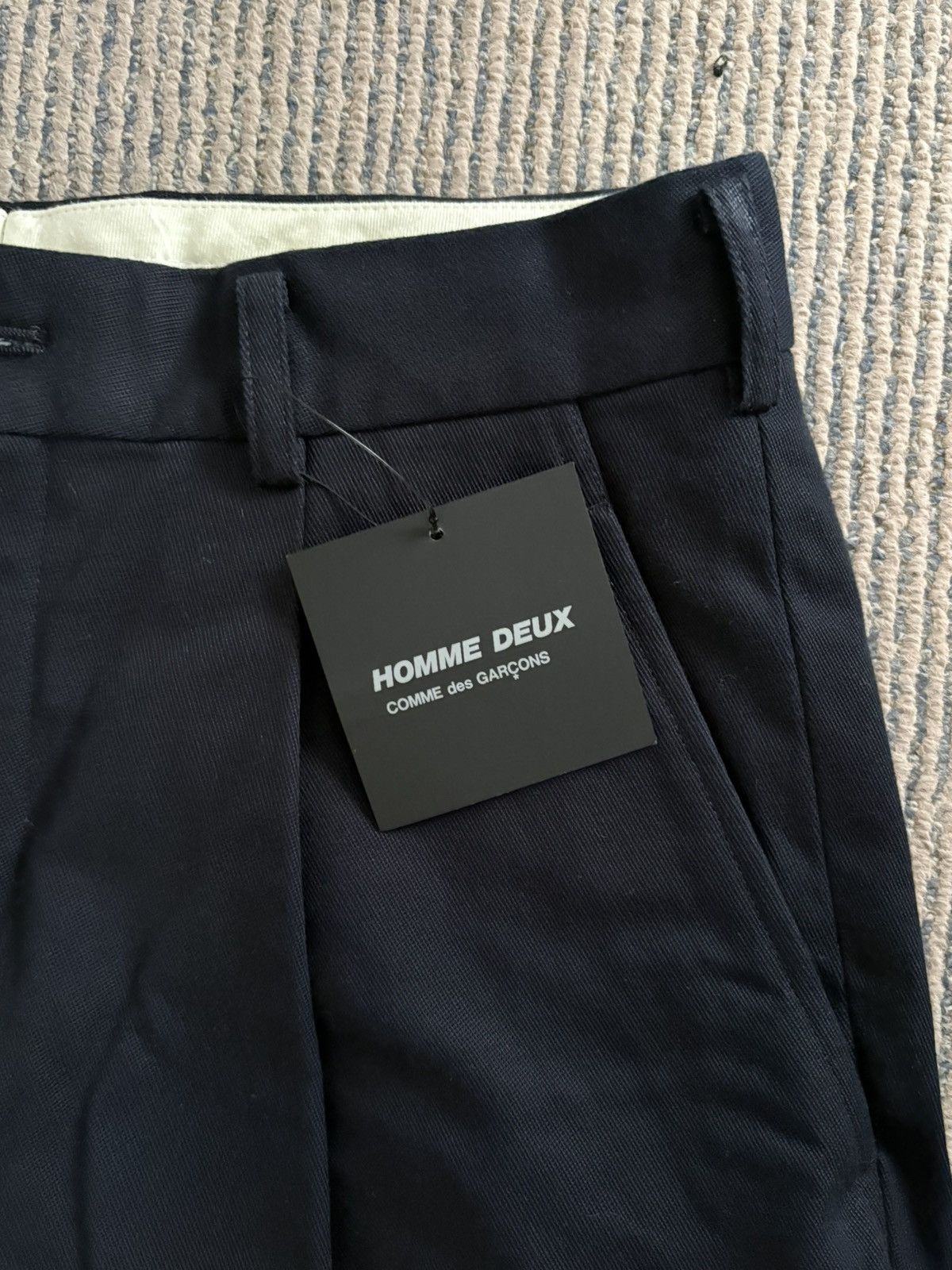 Comme des Garcons Homme Deux Pleated Cropped Navy Twill Trousers Size US 28 / EU 44 - 2 Thumbnail