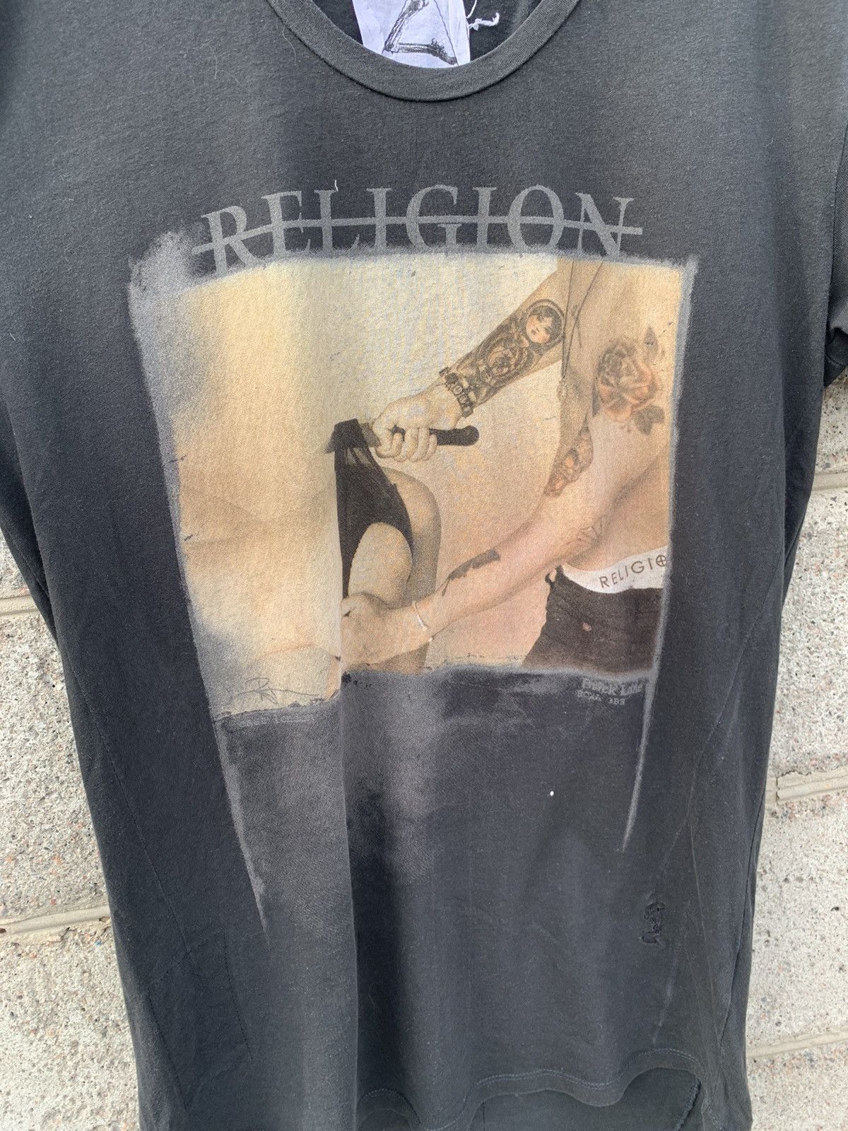 Vintage Religion T Shirt Y2K Size US M / EU 48-50 / 2 - 2 Thumbnail