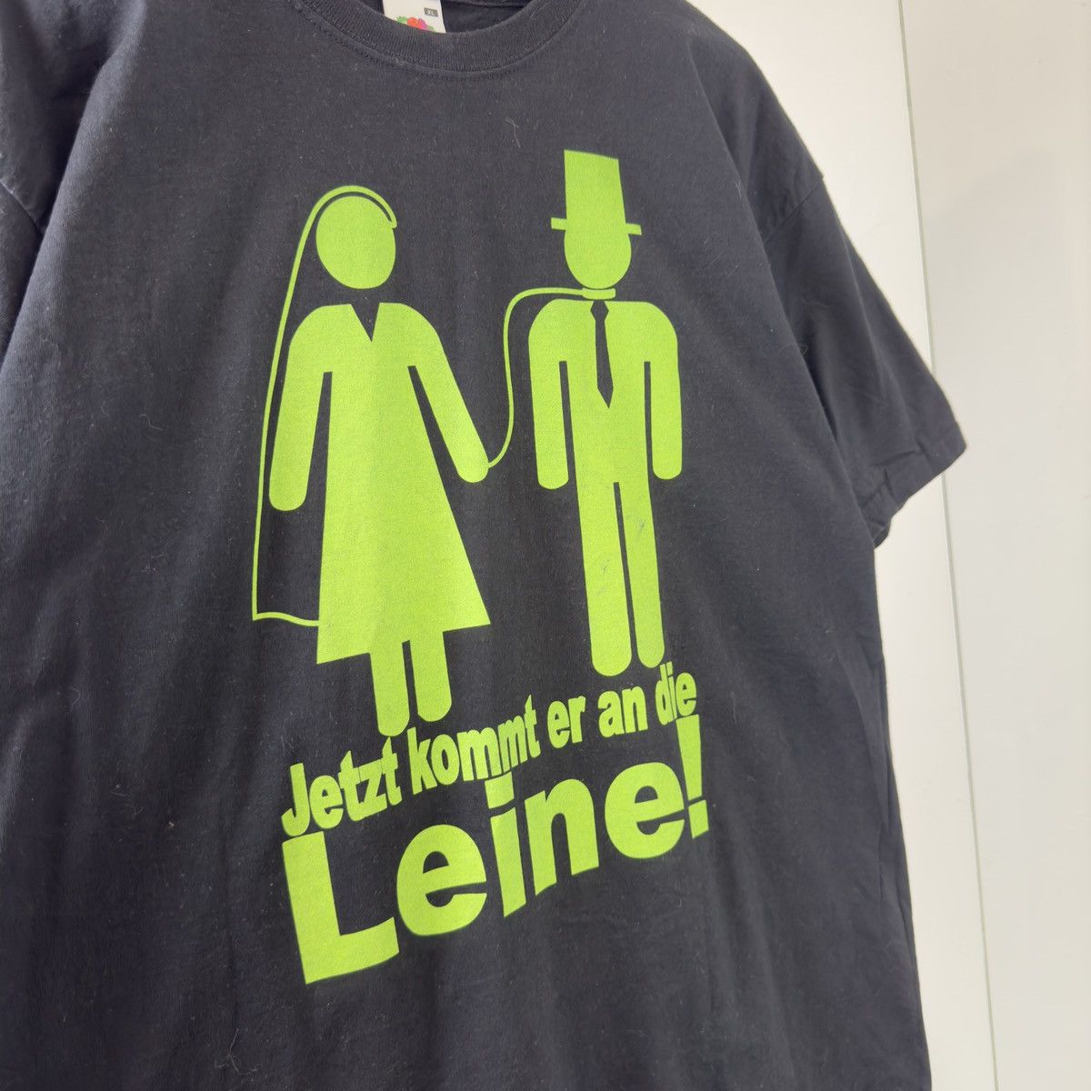 Other Crazy T-shirt Now He’s On A Leash Humor Tee Vintage Size US XL / EU 56 / 4 - 2 Thumbnail