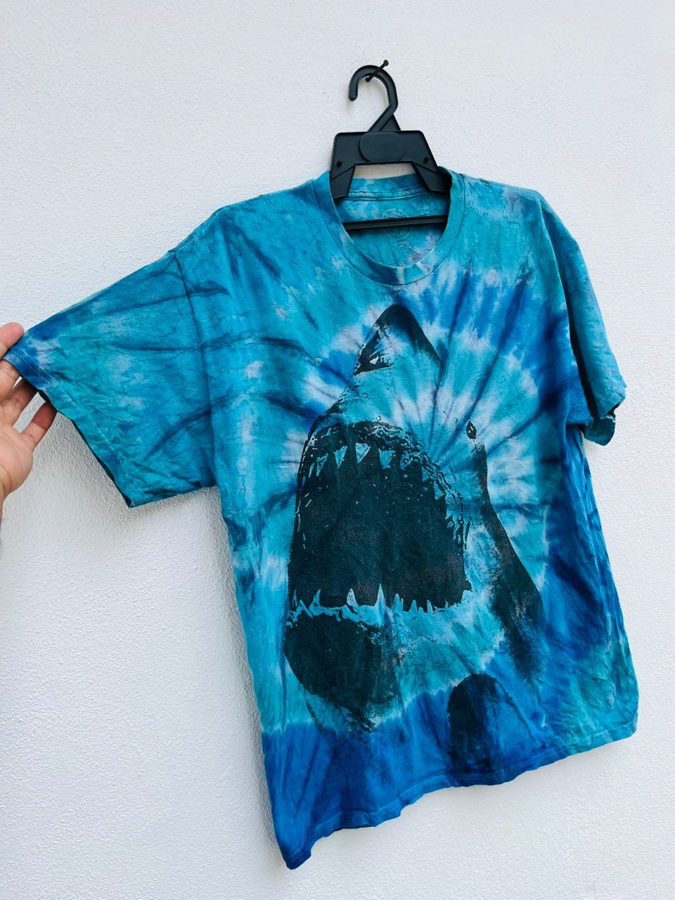 Vintage Vintage Jaws Movie Tie Die Streetwear Fashion Style Size US L / EU 52-54 / 3 - 3 Thumbnail