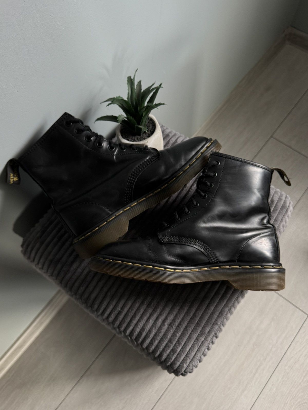 Dr. Martens Dr.Martens 1460 8 Eye Leather Boots Size US 10 / IT 40 - 6 Thumbnail
