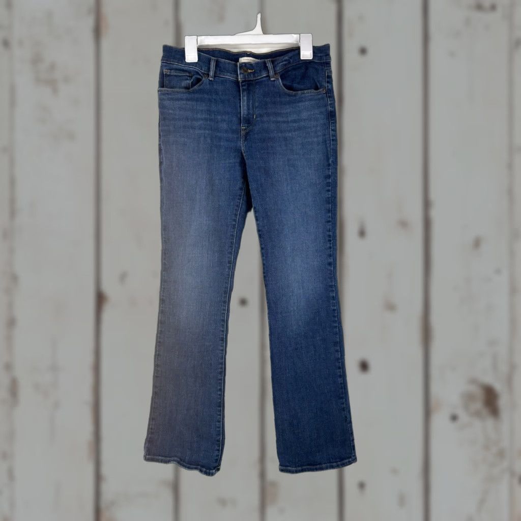 Levi's Levi’s Dk Wash Classic Bootcut Jeans Womens Size 8 Size 30" / US 8 / IT 44 - 1 Thumbnail