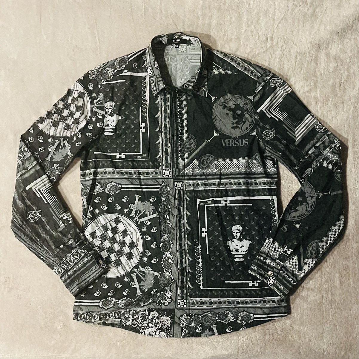 Versus Versace Versus Gianni Versace Black Ornate Button Shirt 52 Medium Size US M / EU 48-50 / 2 - 1 Thumbnail