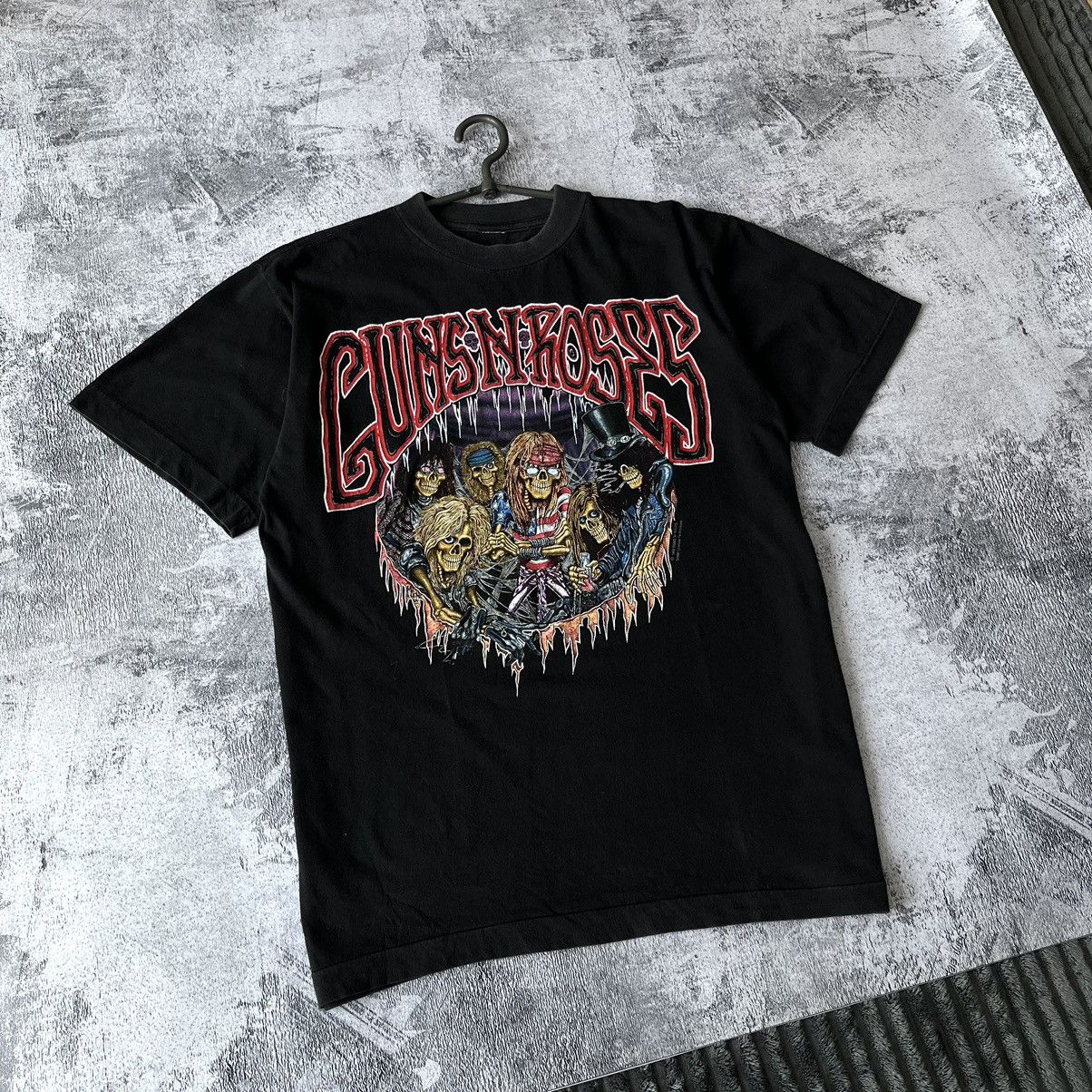 image of Band Tees x Guns N Roses Vintage 90's Gun N Roses T-Shirt 1992 Tour 1991-1992 in Black (Size Medium