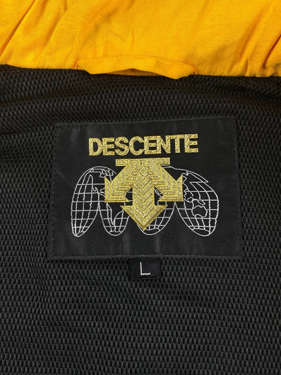 descente snow adventure multipocket jacket nice design