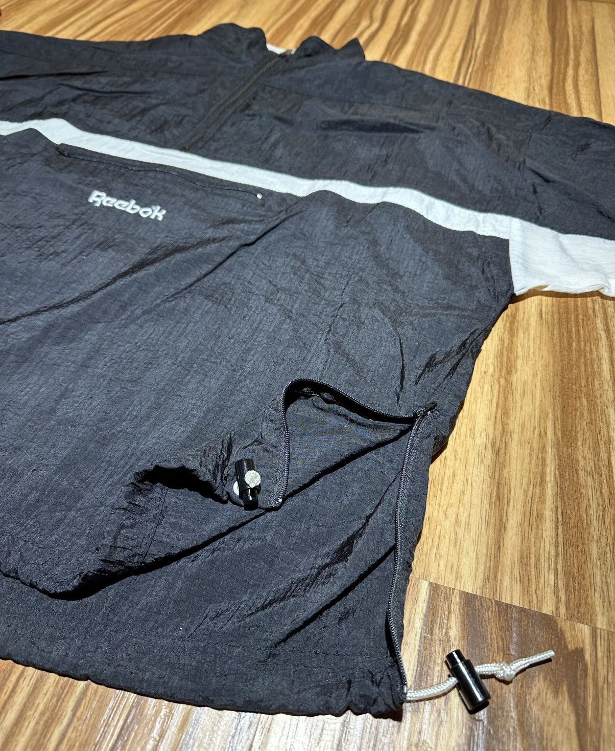 Reebok 90sVintage Reebok Black & White 1/4Zipup Windbreaker SizeL Size US L / EU 52-54 / 3 - 9 Thumbnail