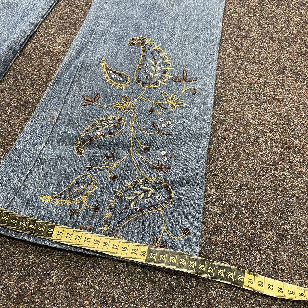 Vintage Vintage Y2K Floral Embroidered Wide Leg Denim Grunge Faded Size 32" / US 10 / IT 46 - 8 Thumbnail