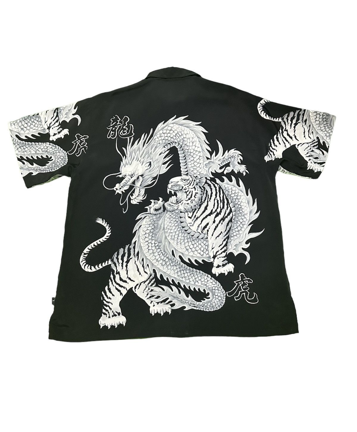 Dogtown Dogtown dragon vs tiger shirt Size US XL / EU 56 / 4 - 2 Thumbnail