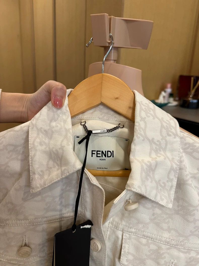 Fendi Fendi size 38 Short denim jacket Size US XXS / EU 40 - 4 Thumbnail