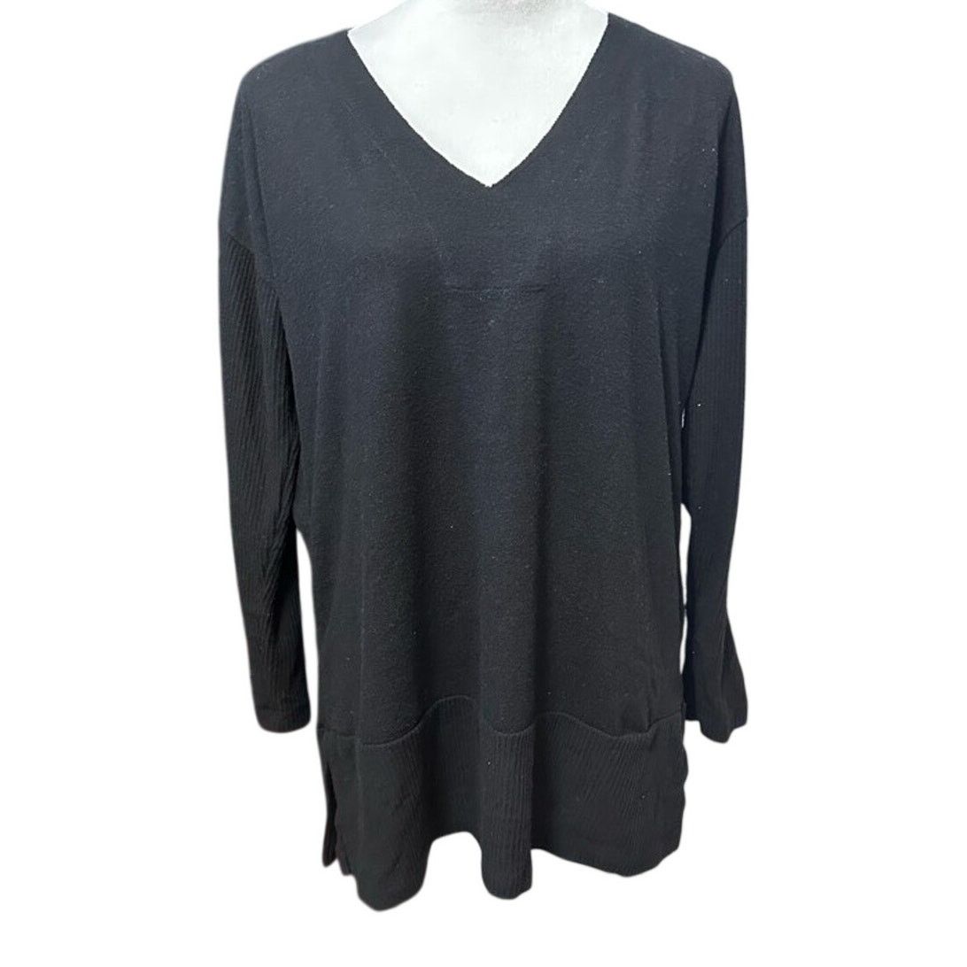 Vince Camuto Vince Camuto Casual Top Black Long Sleeve V Neck Knit M New Size M / US 6-8 / IT 42-44 - 1 Thumbnail