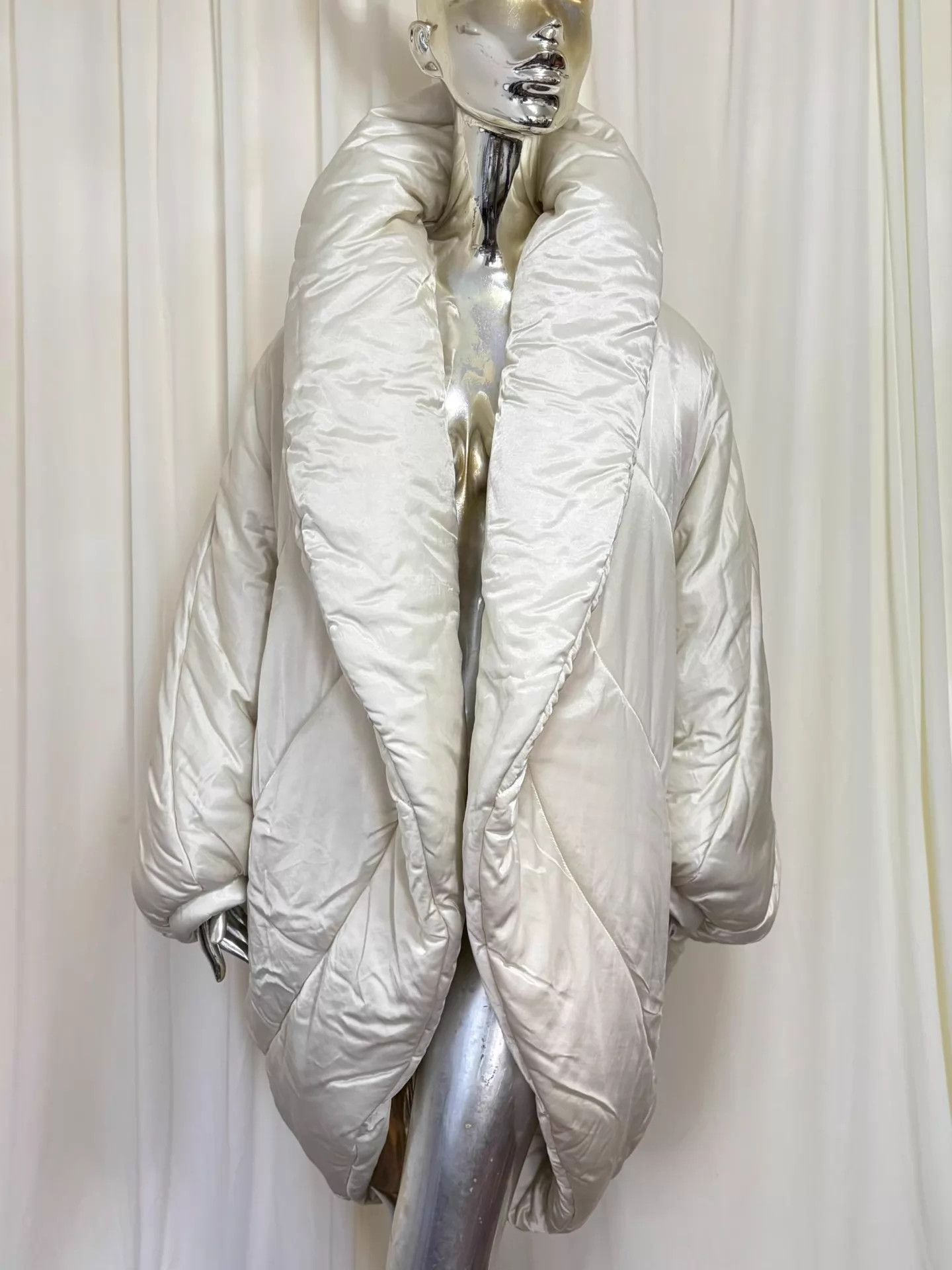 Dries Van Noten DVN Rare Ivory Shiny Batwing Cocoon Cotton Coat S Size S / US 4 / IT 40 - 2 Thumbnail