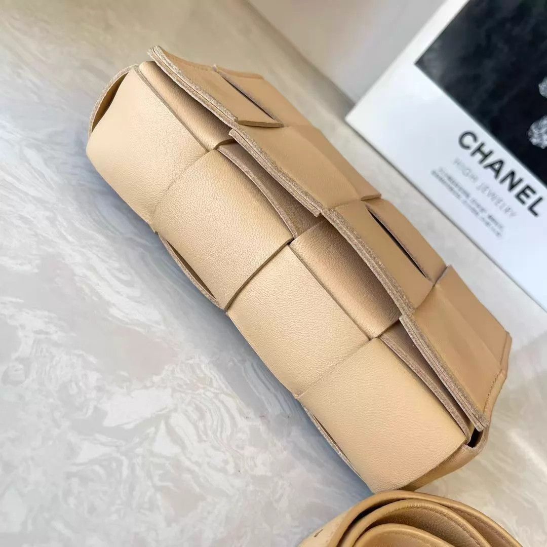 Bottega Veneta BVCassette Waist Bag Lambskin 18x10 Small Like New Size ONE SIZE - 3 Thumbnail
