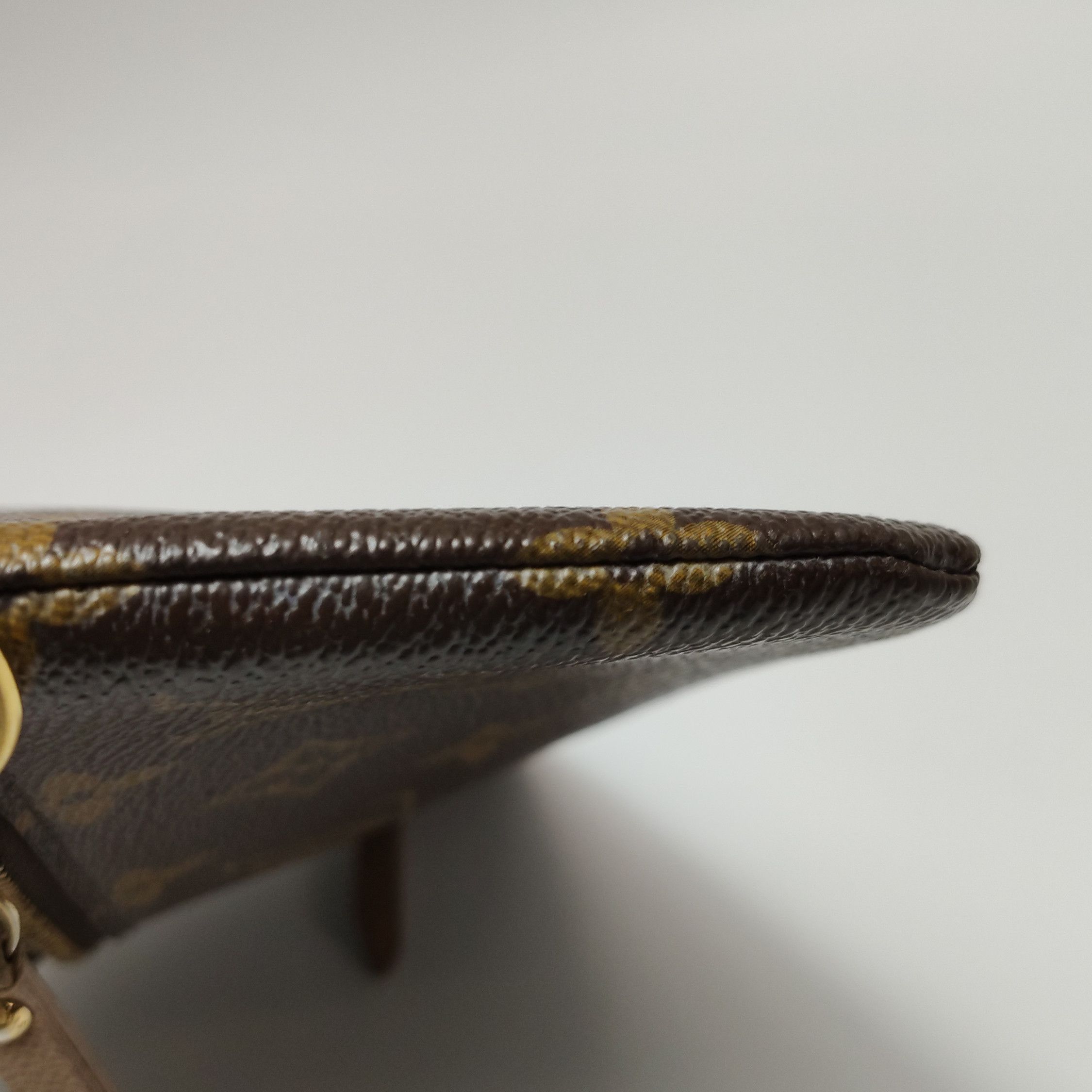 Louis Vuitton Louis Vuitton (LV) Cowhide Monogram Emblem Wallet -y2506 Size ONE SIZE - 7 Thumbnail
