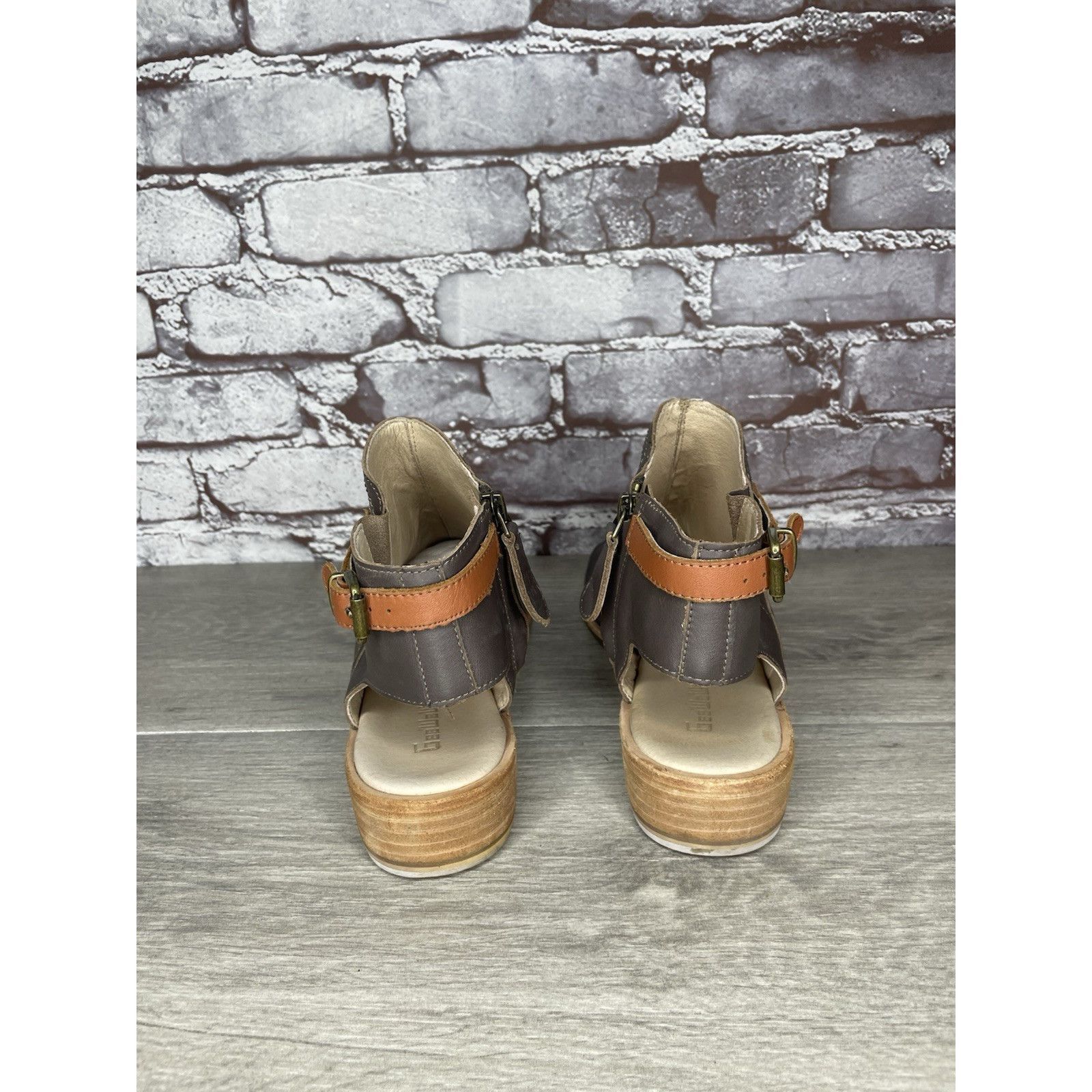 Anthropologie Anthropologie GeeWawa Taupe Leather Side Zip Flat Sandals Wo Size US 9 / IT 39 - 21 Thumbnail