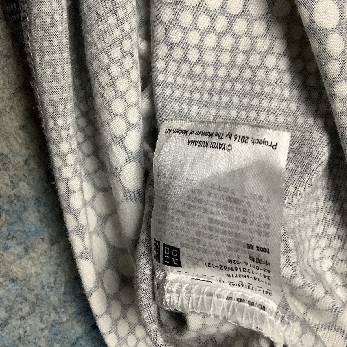 MoMA × Uniqlo × Yayoi Kusama Rare! Uniqlo x Yayoi Kusama x MOMA Abstract Size US S / EU 44-46 / 1 - 7 Thumbnail