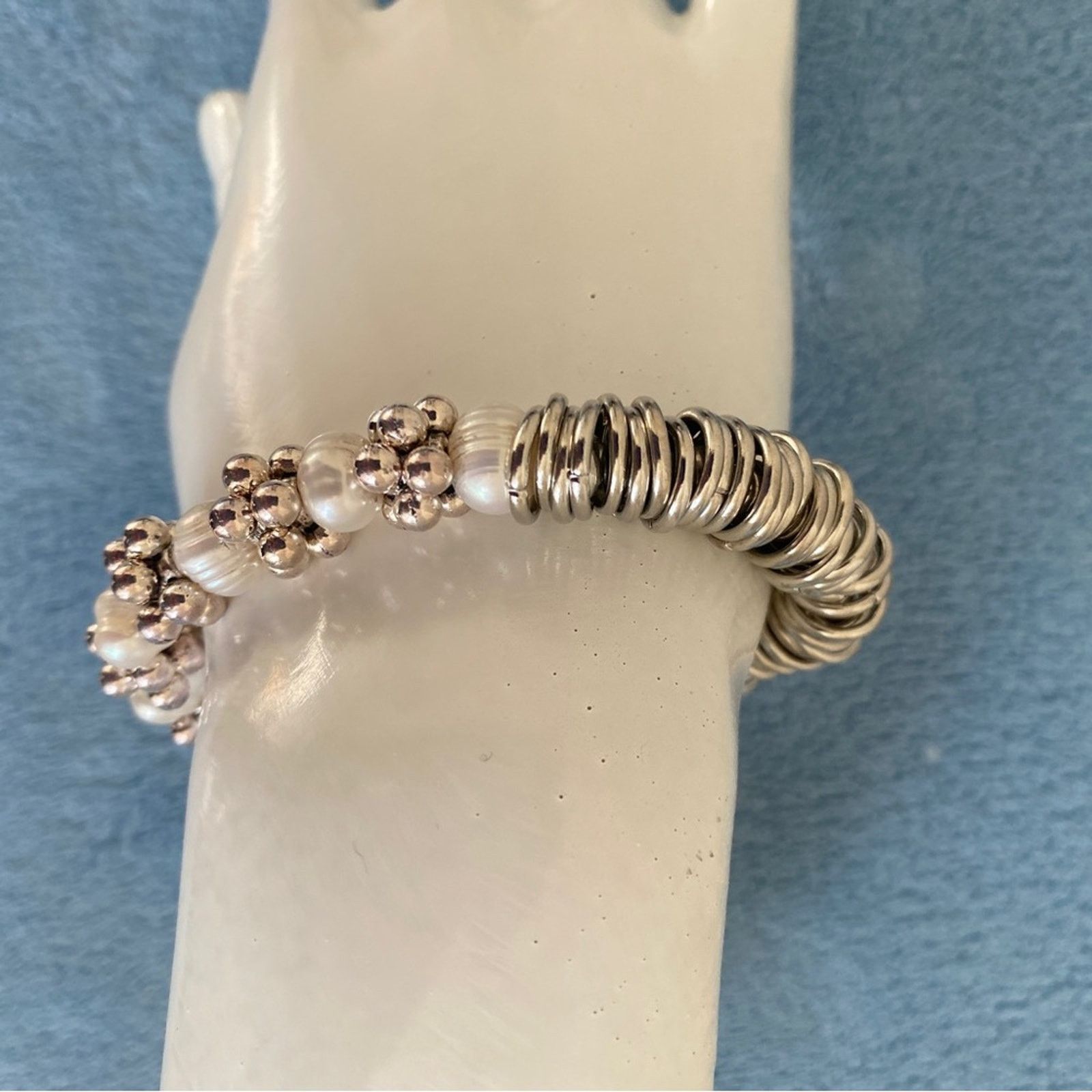 Other Silvertone and Faux Pearl Stretch Bracelet Size ONE SIZE - 8 Thumbnail