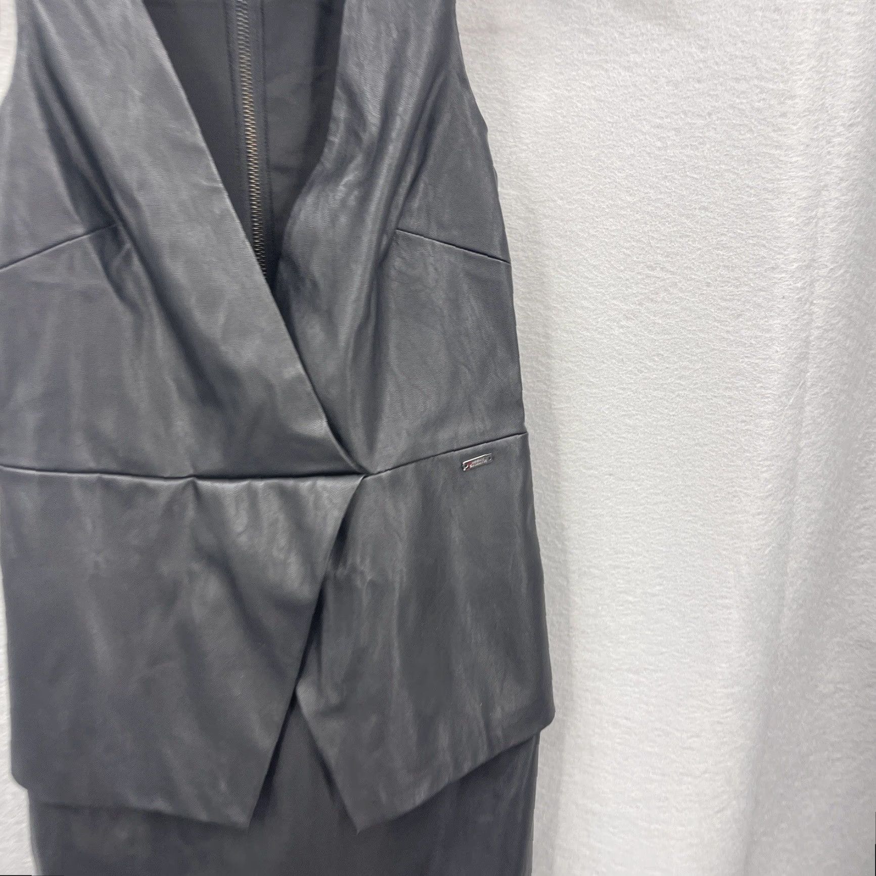 Armani Exchange Armani Exchange V-Neck Mini Dress Womens 0 Leather Black 2000s Active Wear? Size XS / US 0-2 / IT 36-38 - 4 Thumbnail