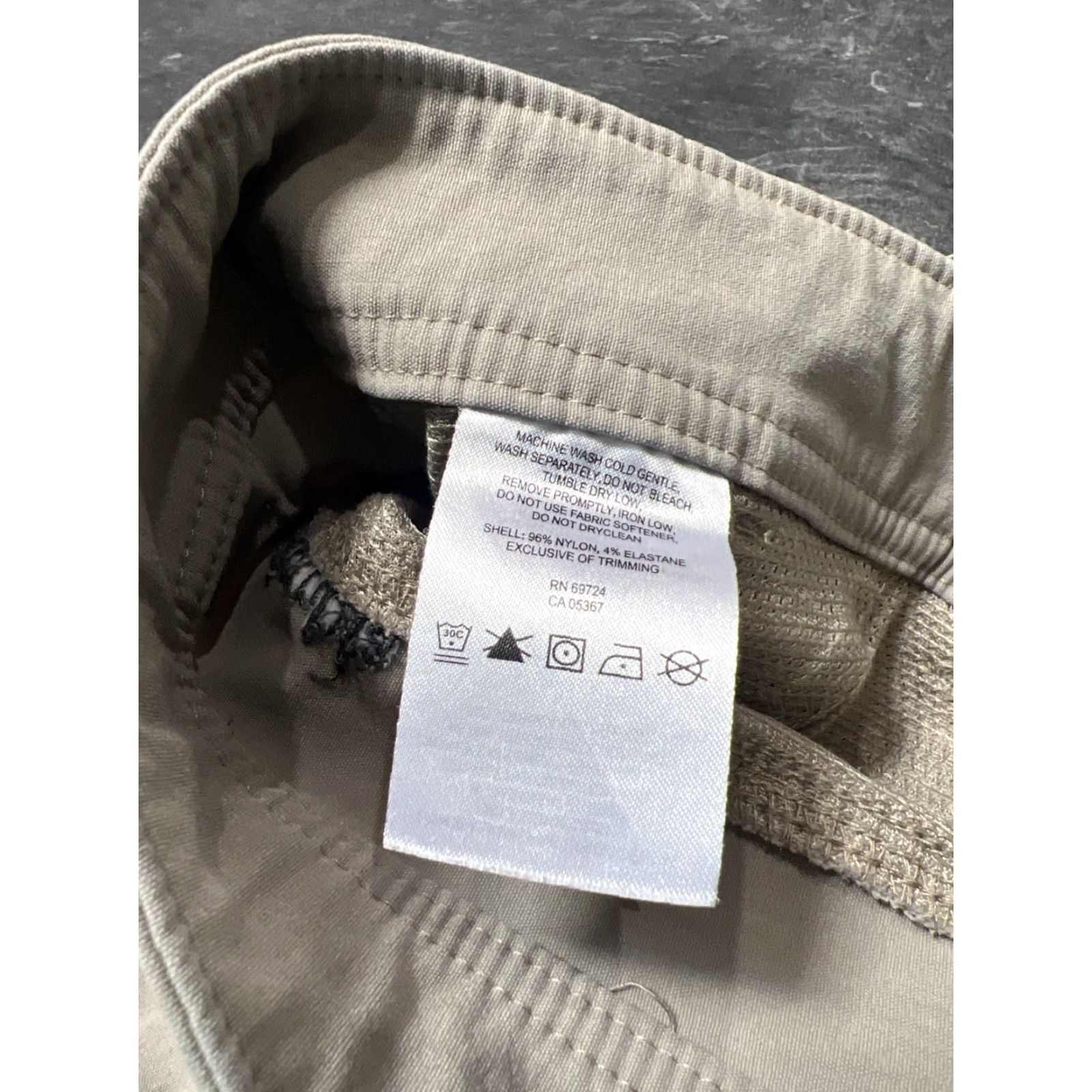 Vintage Columbia Cargo Shorts Mens 40 Beige Nylon Cotton Hiking Fishing Multi-Pocket Summer Ventilated UV Protection 10 Inseam Regular Size US 40 / EU 56 - 6 Thumbnail