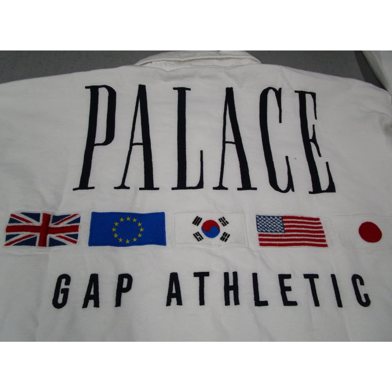 Gap GAP Palace Button-Up Shirt Mens Large Long Sleeve White Embroidered Athletic Flags Limited Edition Size US L / EU 52-54 / 3 - 5 Thumbnail