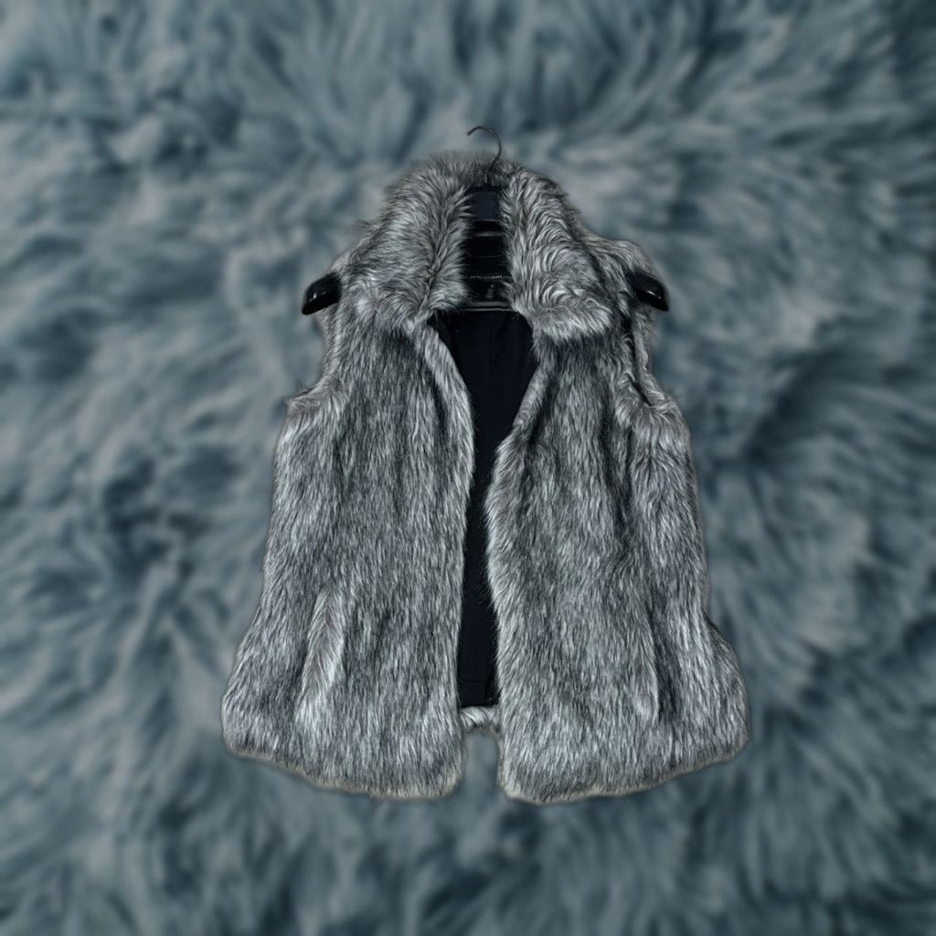 White House Black Market White House Black Market Vest Women Medium Gray Lined Faux Fur Sleeveless Wrap Hook & Eye Regular Mens Womens Girls Size M / US 6-8 / IT 42-44 - 1 Thumbnail