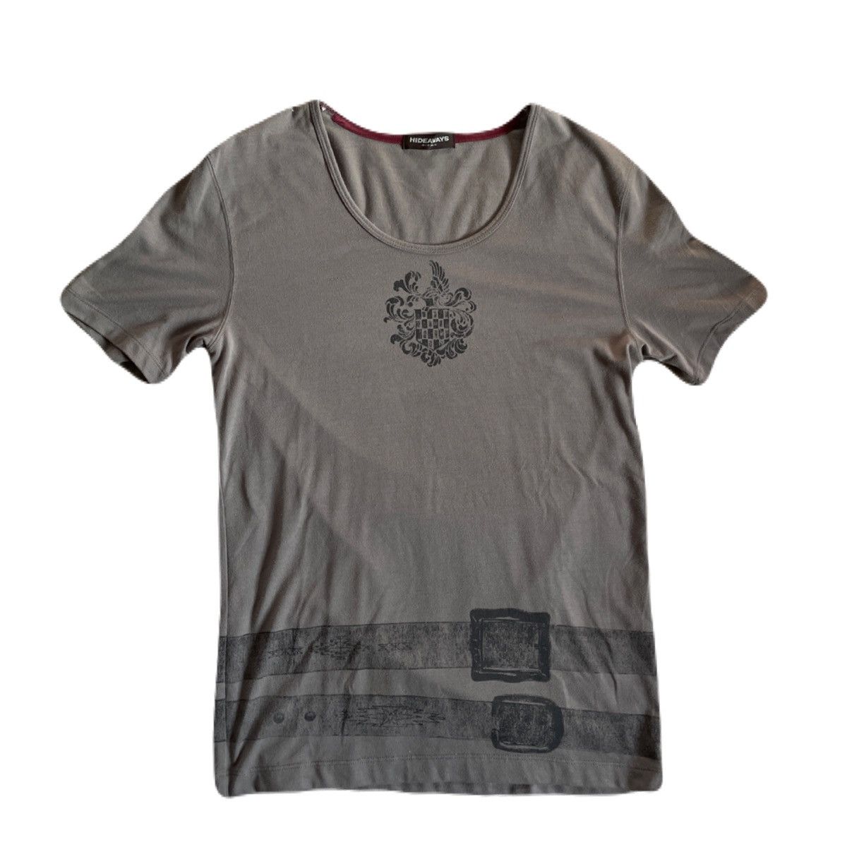 If Six Was Nine 2000s HIDEAWAYS Japanese archive Vkei Gothic Emblem Tee Size US S / EU 44-46 / 1 - 2 Thumbnail